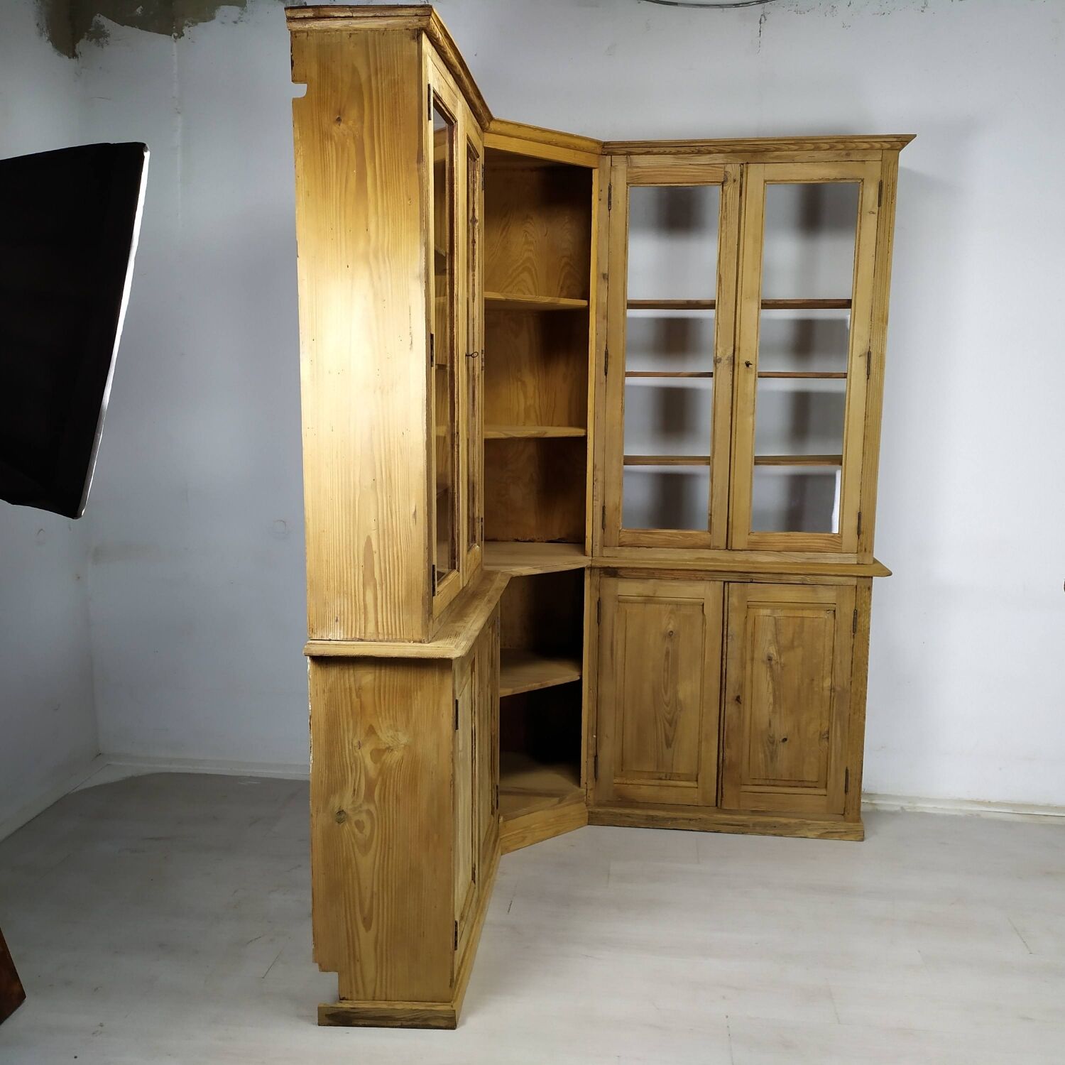 Bistro corner bookcase