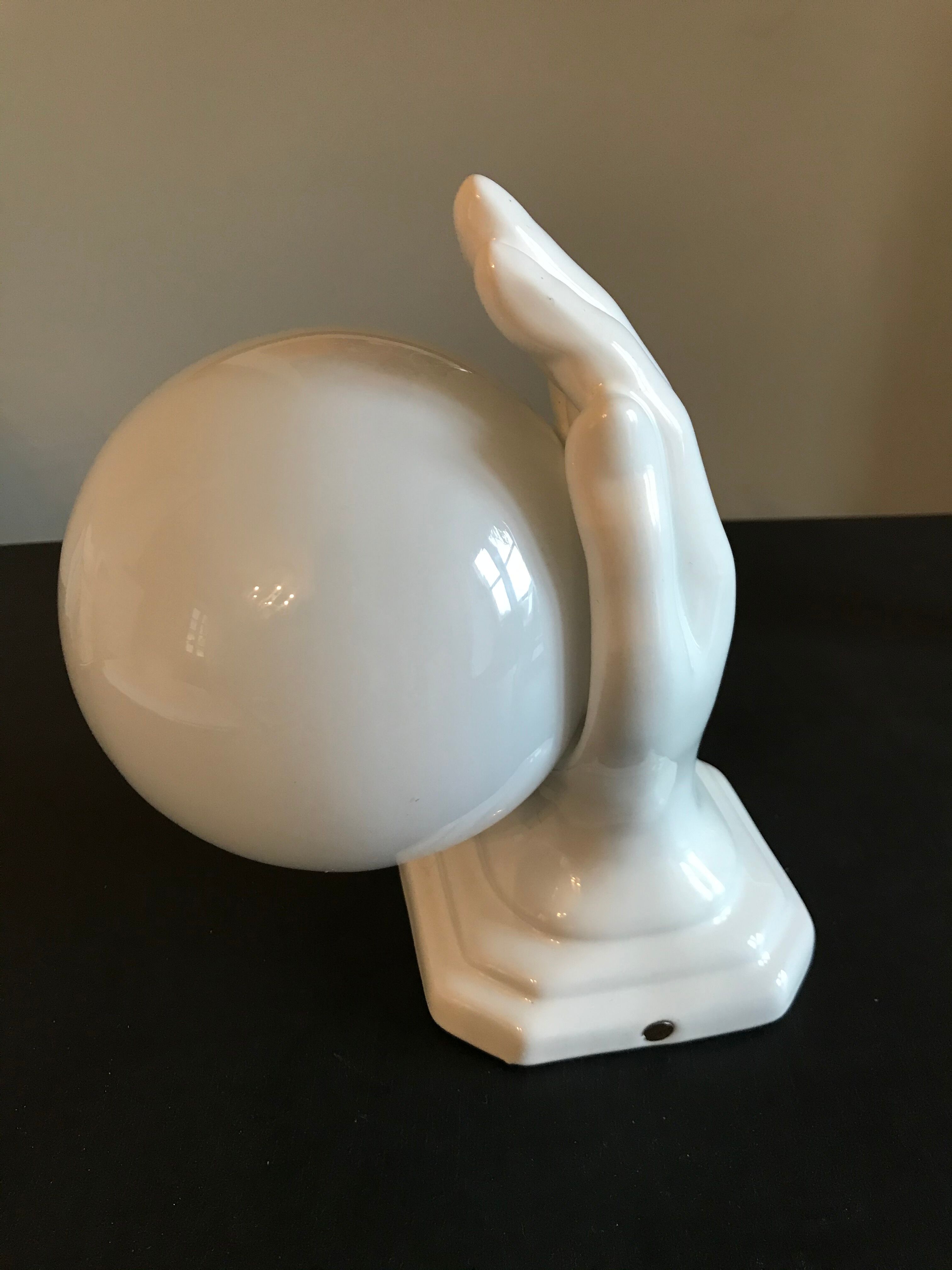 Apply hand in earthenware