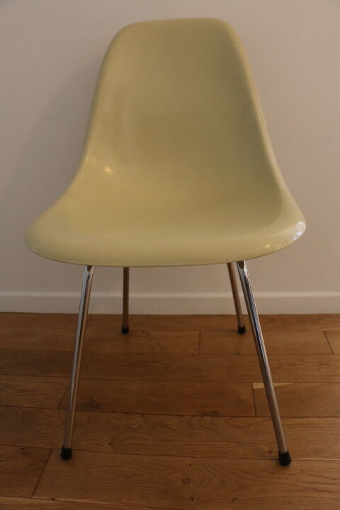 4 Herman Miller cream Eames shell chairs
