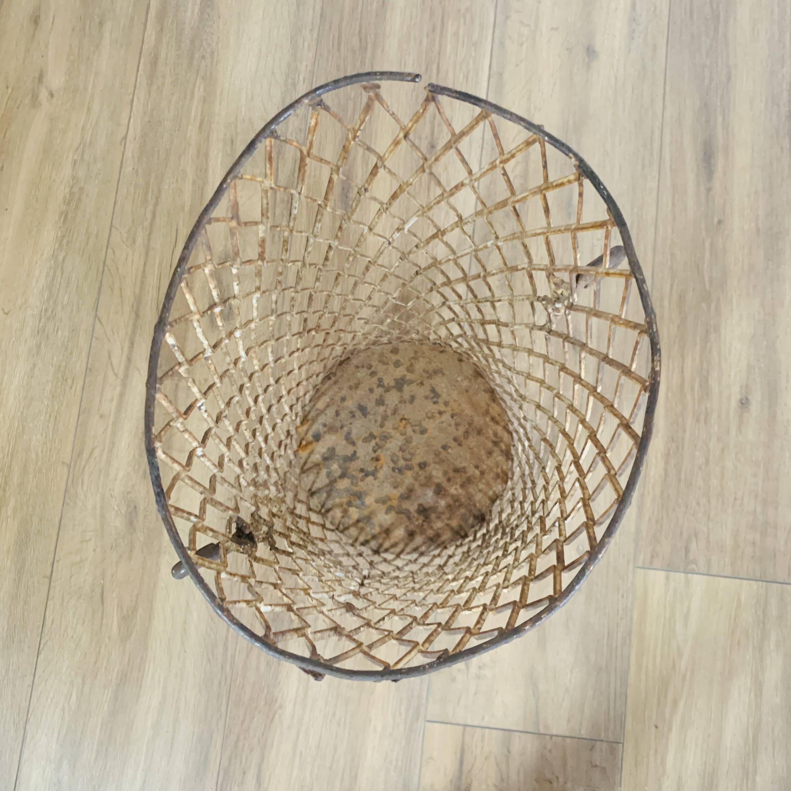 Metal umbrella stand