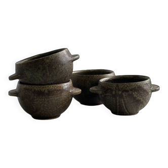 4 stoneware bowls.