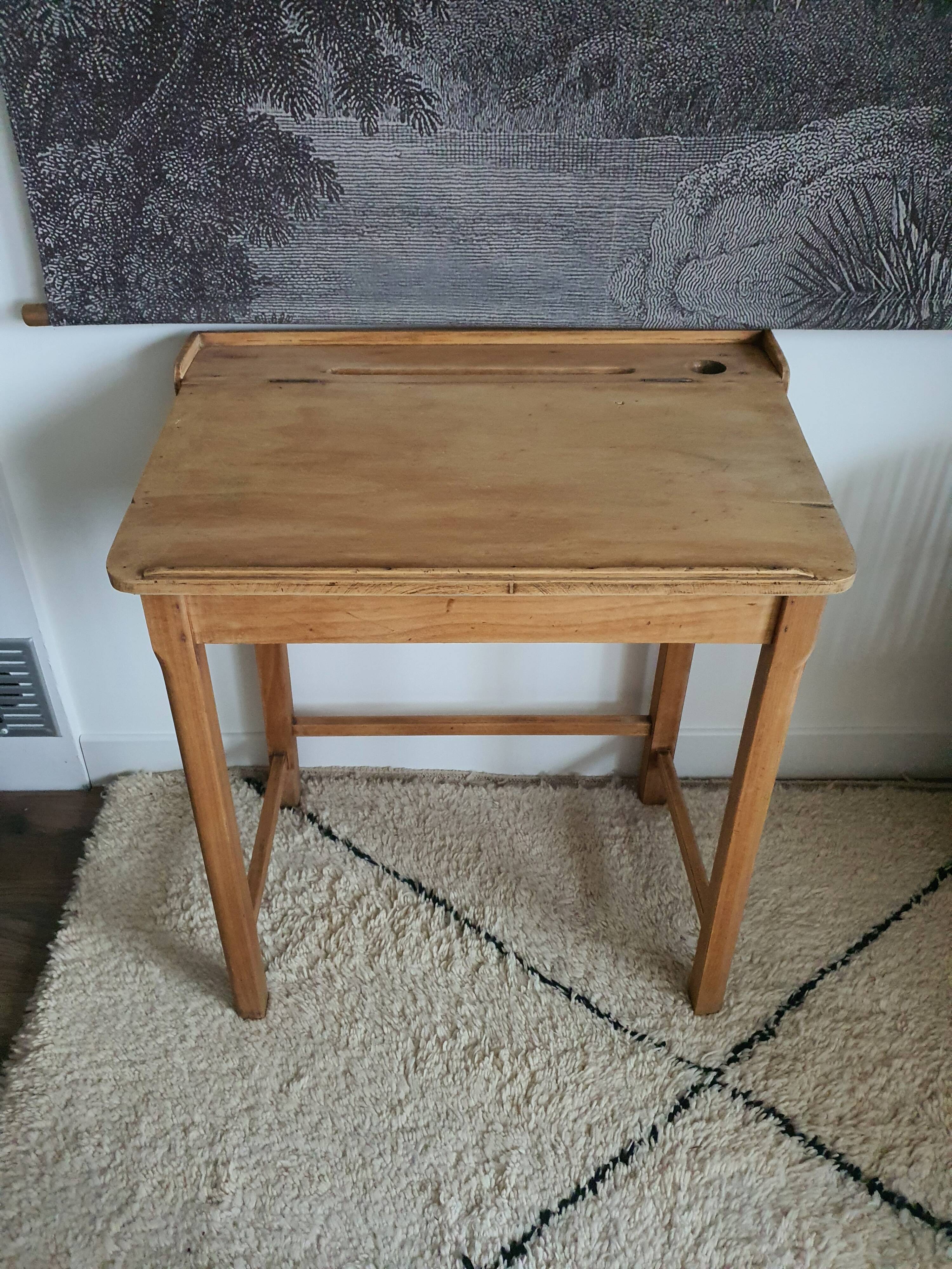 Child desk