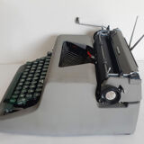 Functional portable typewriter , Royal