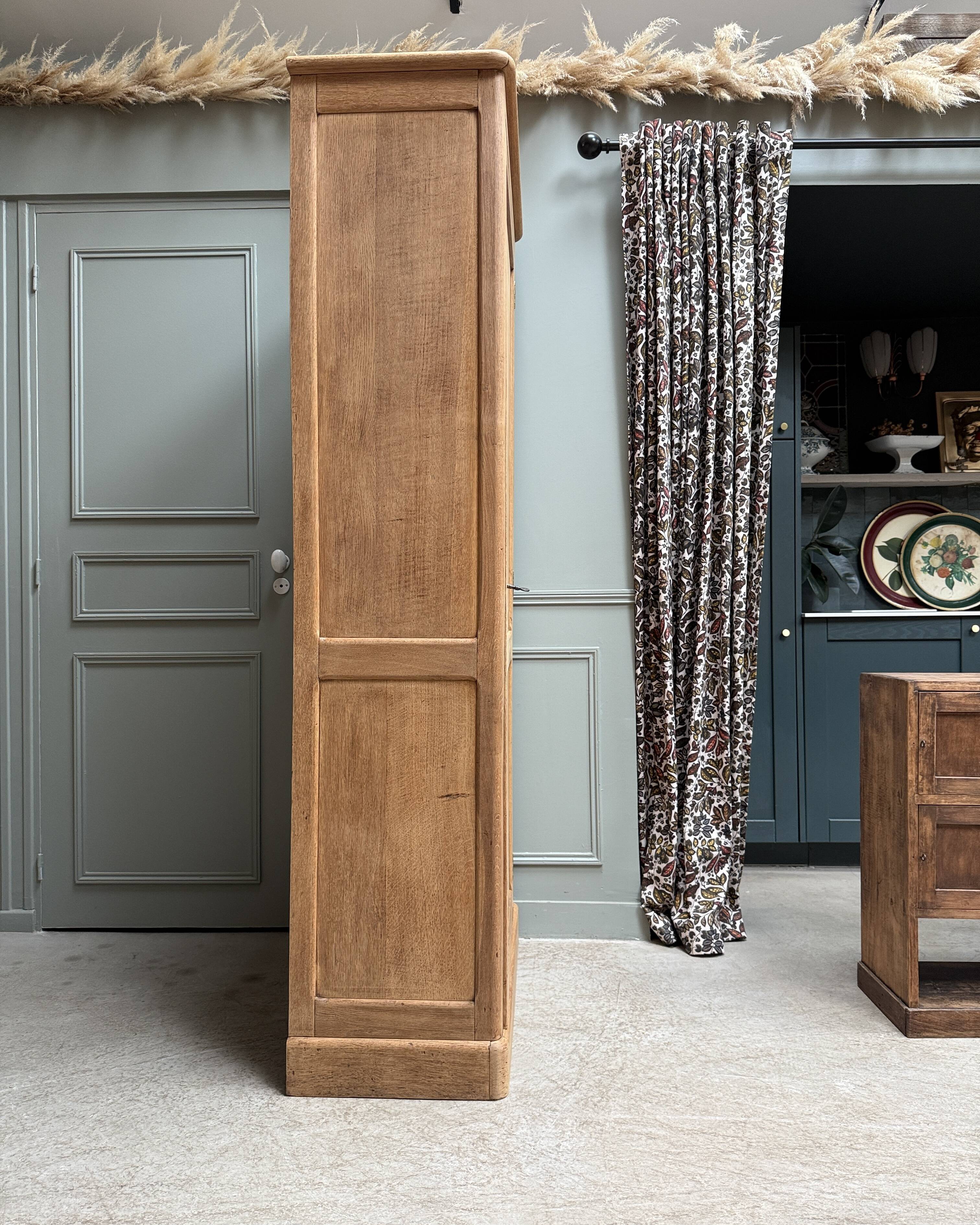 Large oak bonnetière (renovated)