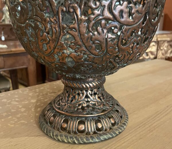 Coupe ou urne en bronze ciselé italienne du 17° siècle