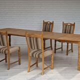 Danish dinning set of table and four chairs in oak and wool.