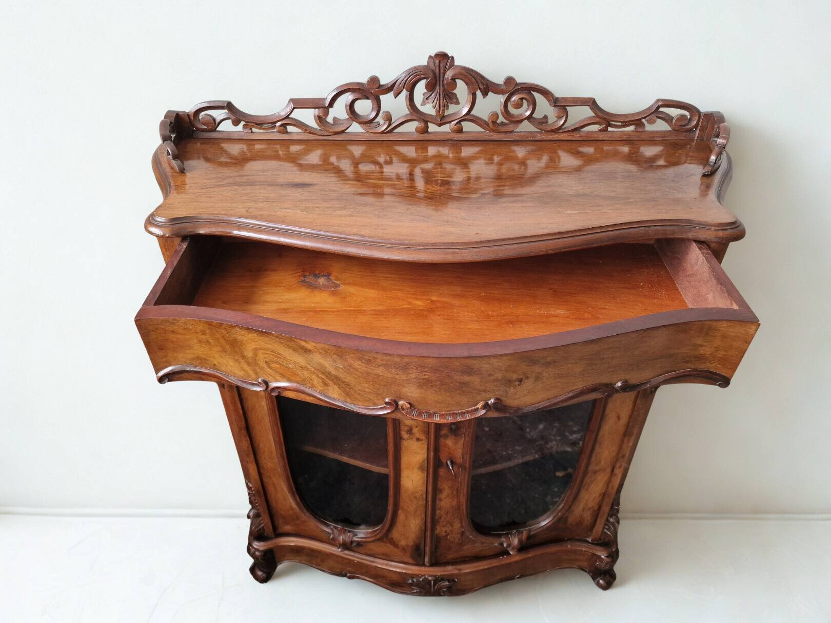 Napoleon III low display cabinet