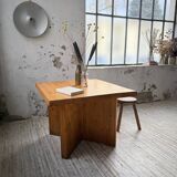 Table carrée moderniste en pin massif, années 50