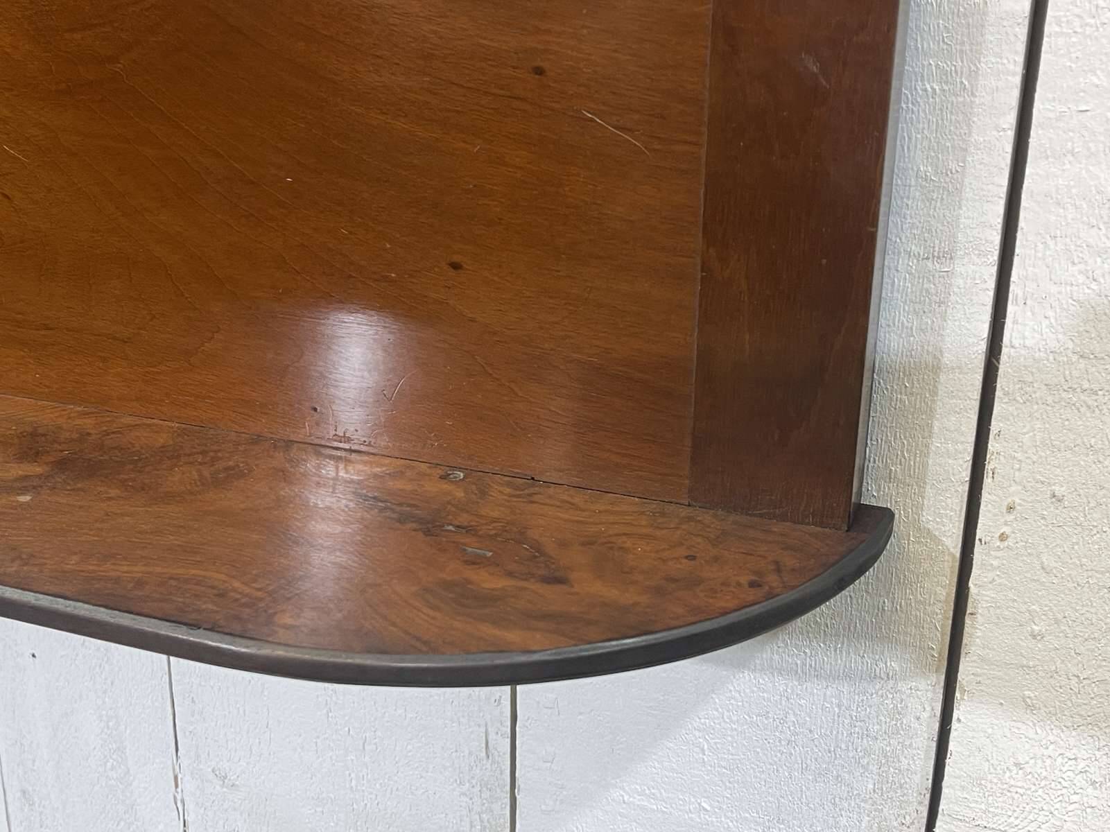 English mahogany shelf with its bevelled mirror from the early 20th century.