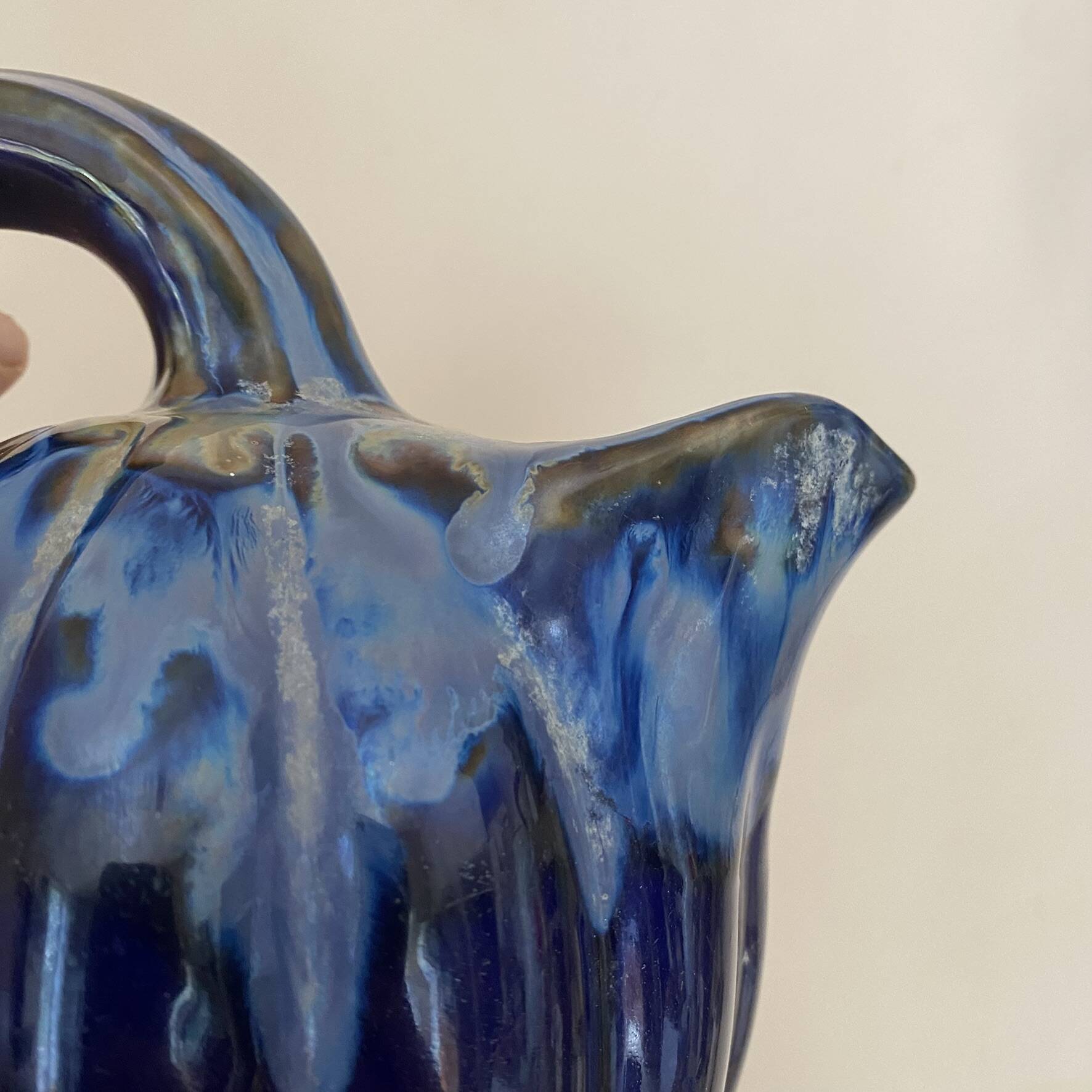 Pichet en barbotine citrouille bleue