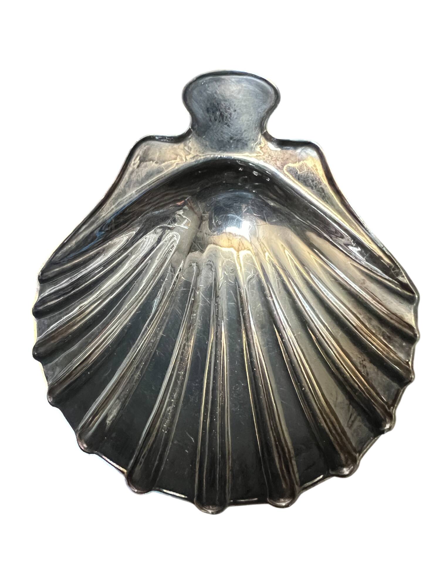 Set of two metal pocket emptiers, scallop shape