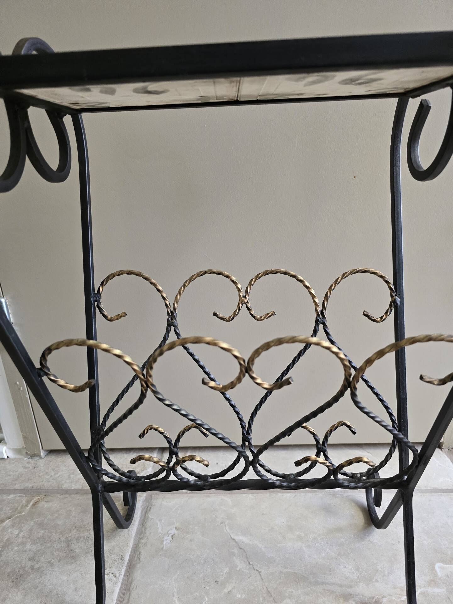Vallauris magazine rack "la Grange", tiled and wrought iron