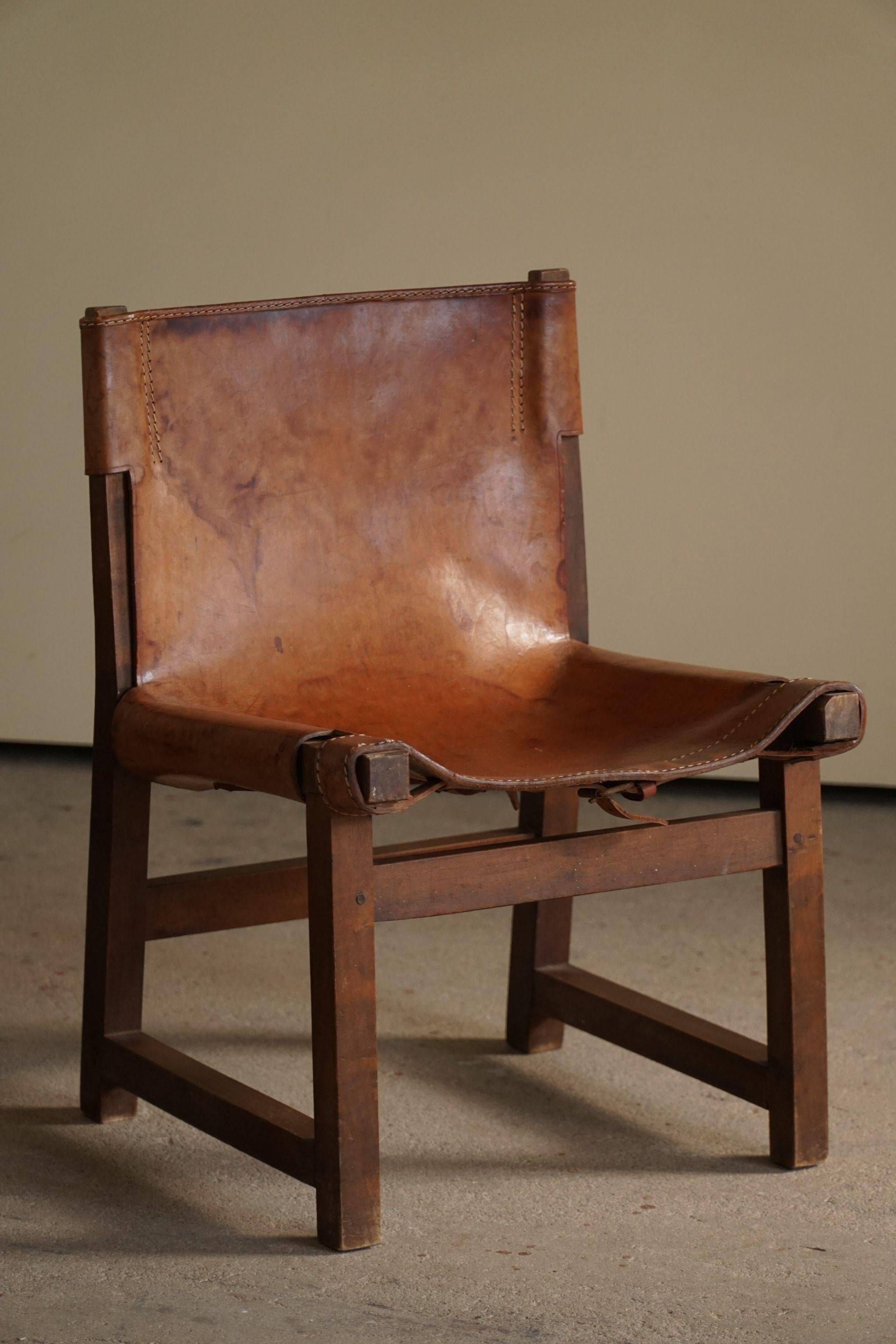 Paco Muñoz, Pair of lounge hunting armchairs, model "Riaza", leather and walnut, 1960
