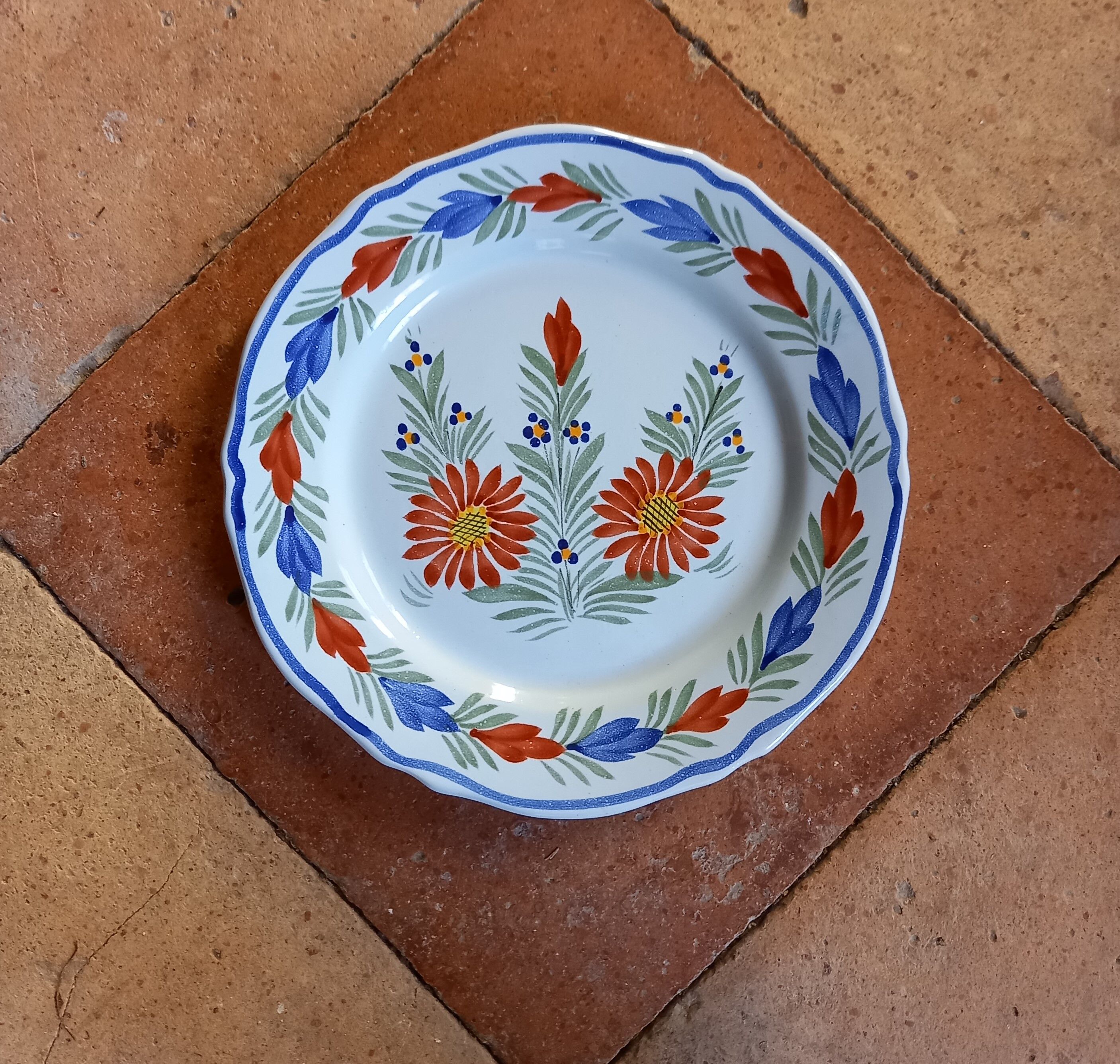 HB Quimper plate with floral decoration