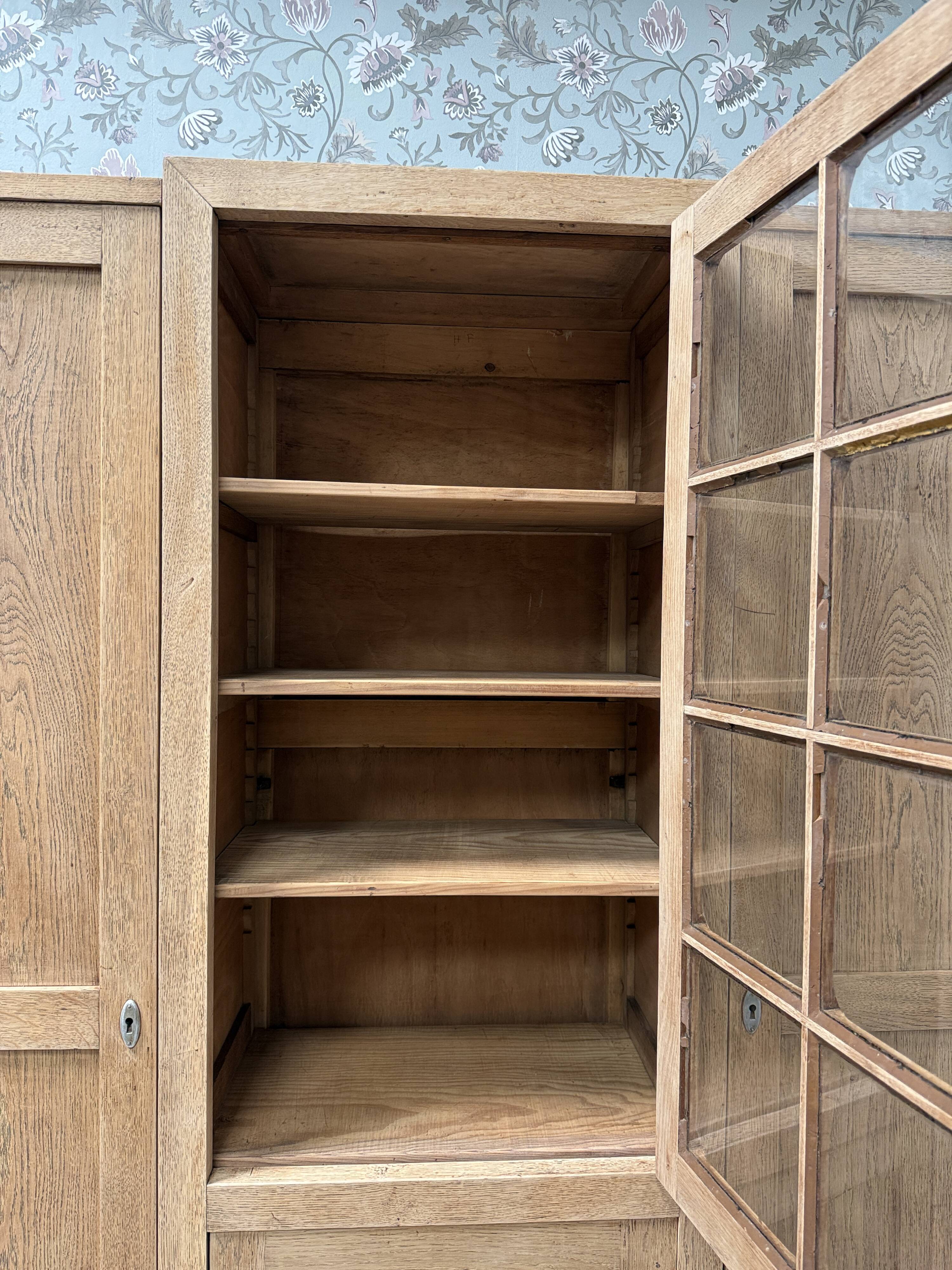 Large Art Deco wardrobe in oak (renovated)