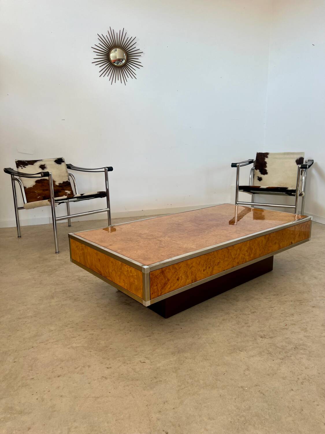 Old Italian design coffee table from the 70s in elm burl and metal / Willy Rizzo