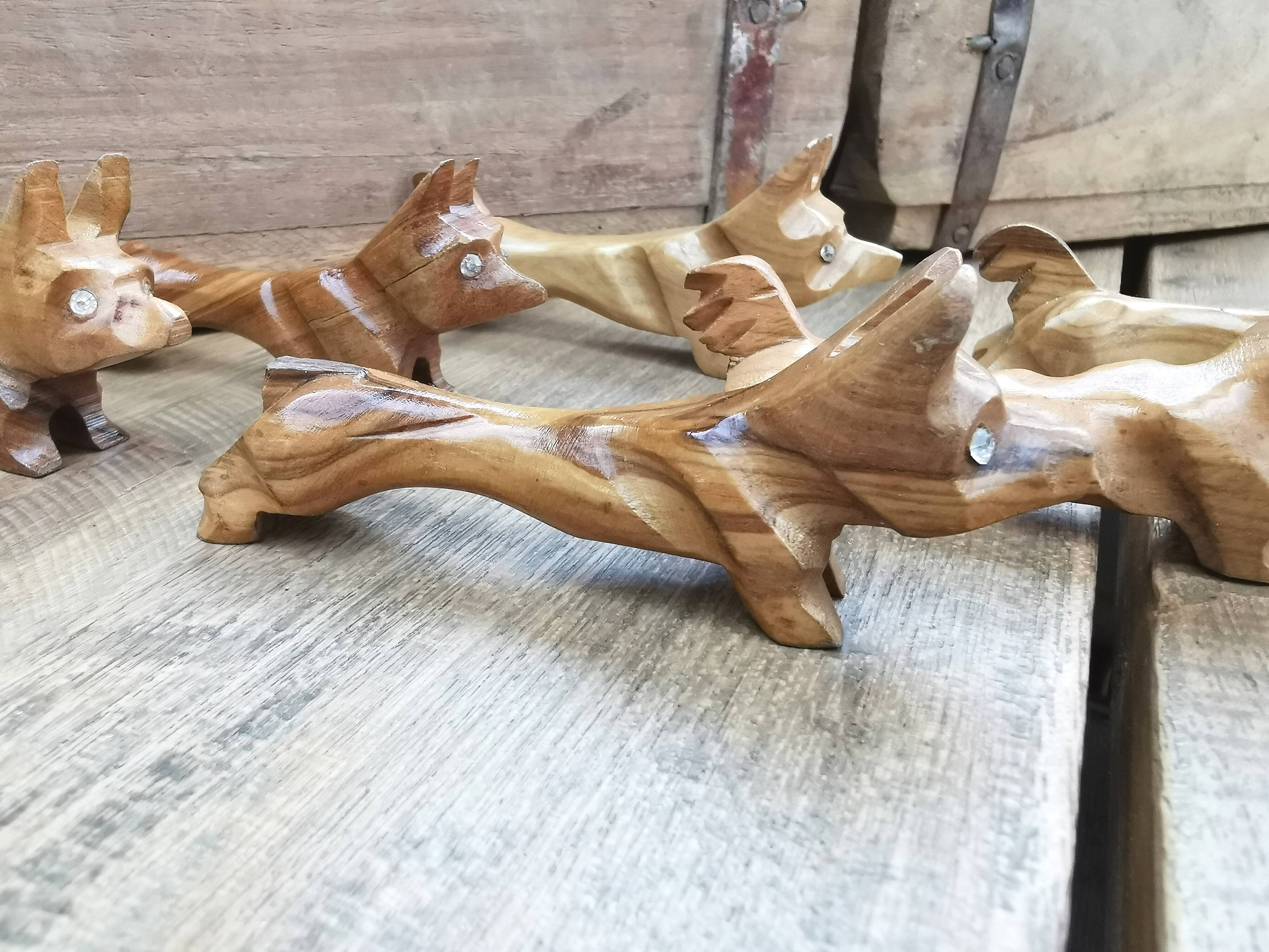 Set de 6 porte couteaux chien en bois