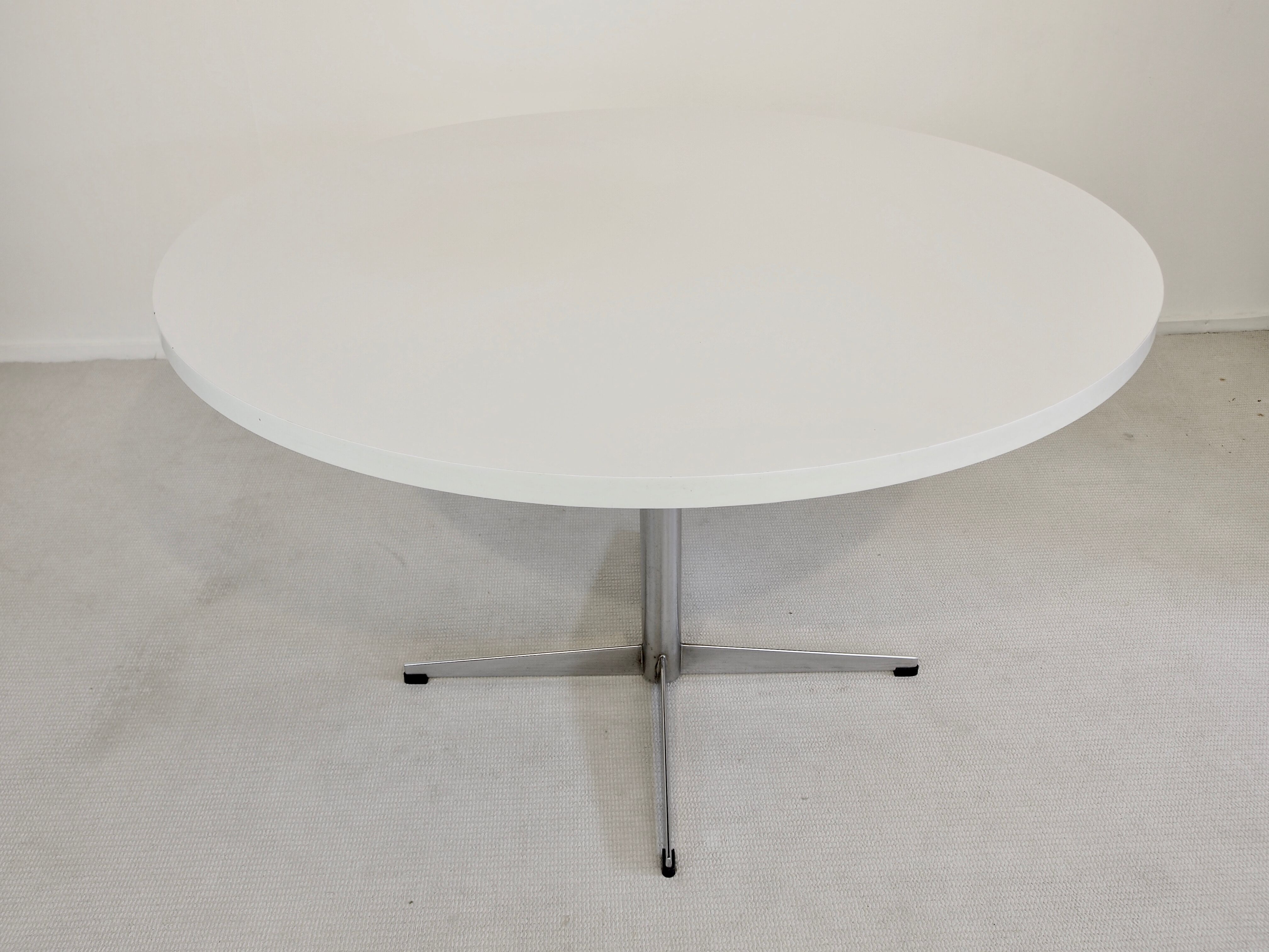 Pastoe round table 70