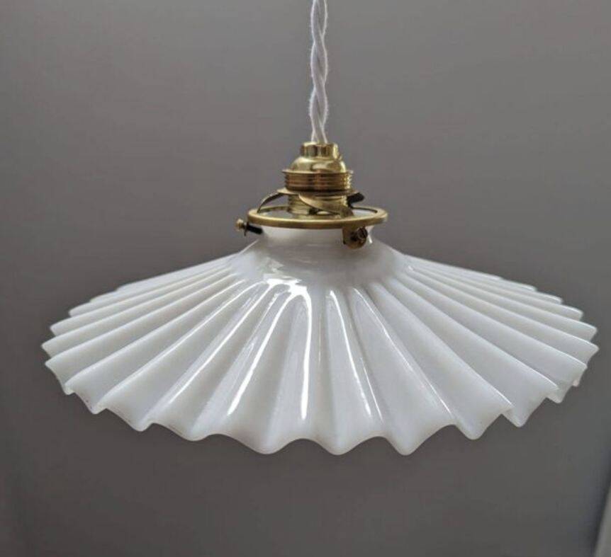 Old hanging lamp in white pleated/draped opaline Art Deco 1930 Ø 24 cm