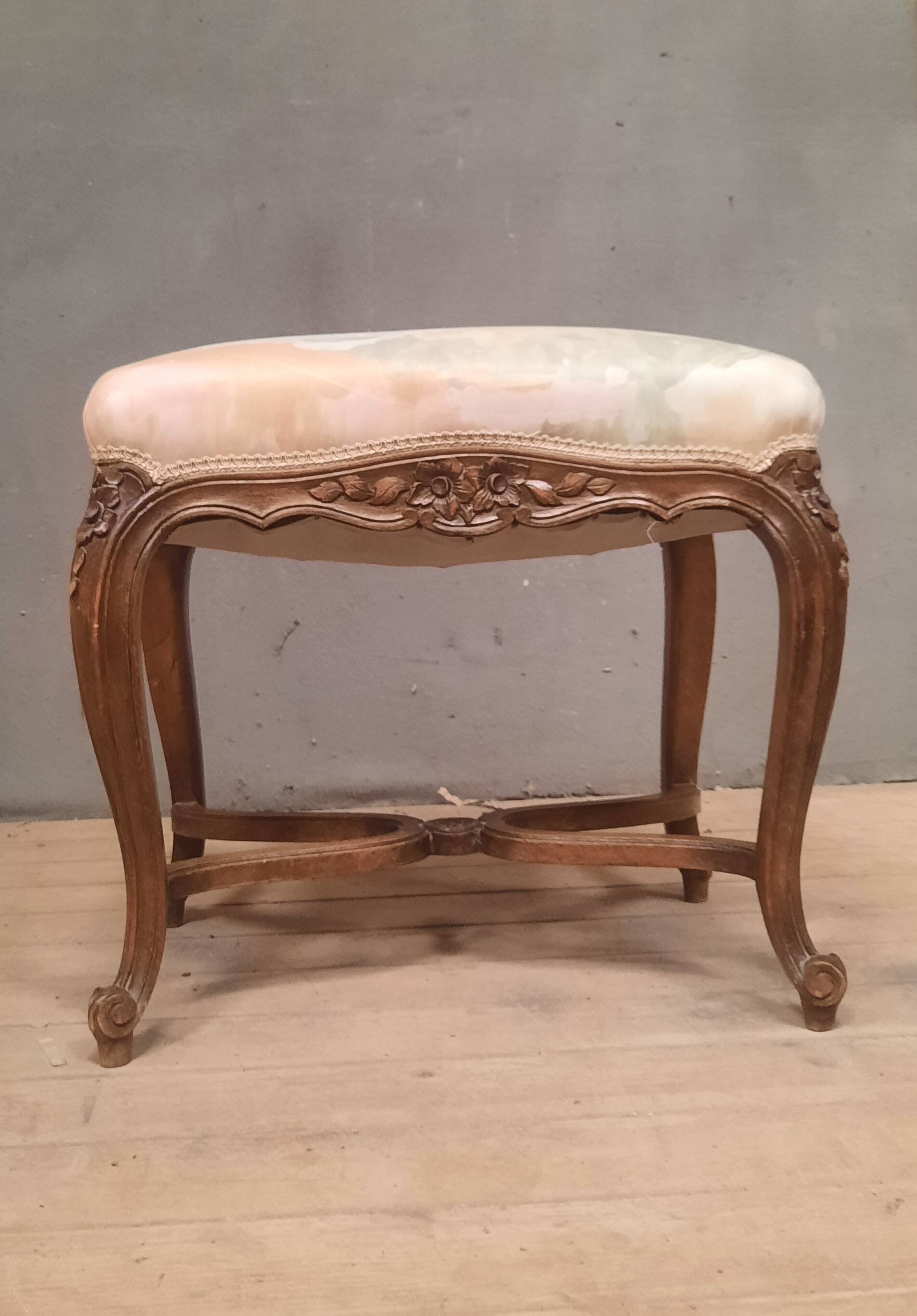 Pouf de style Louis XV  rocaille