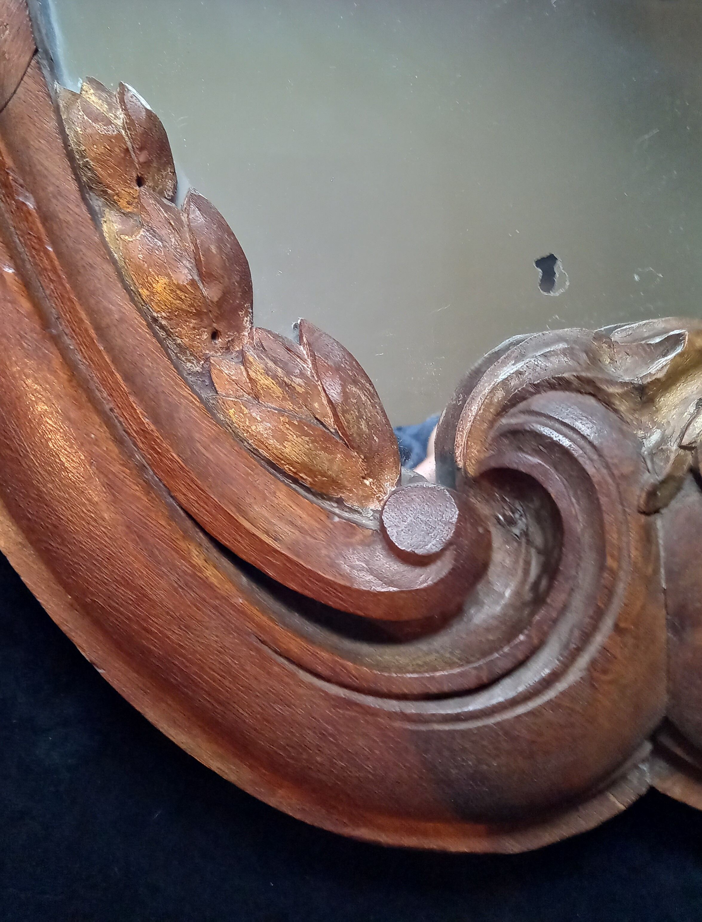 Mirror carved in oak with golden laurel leaves - early 19th century