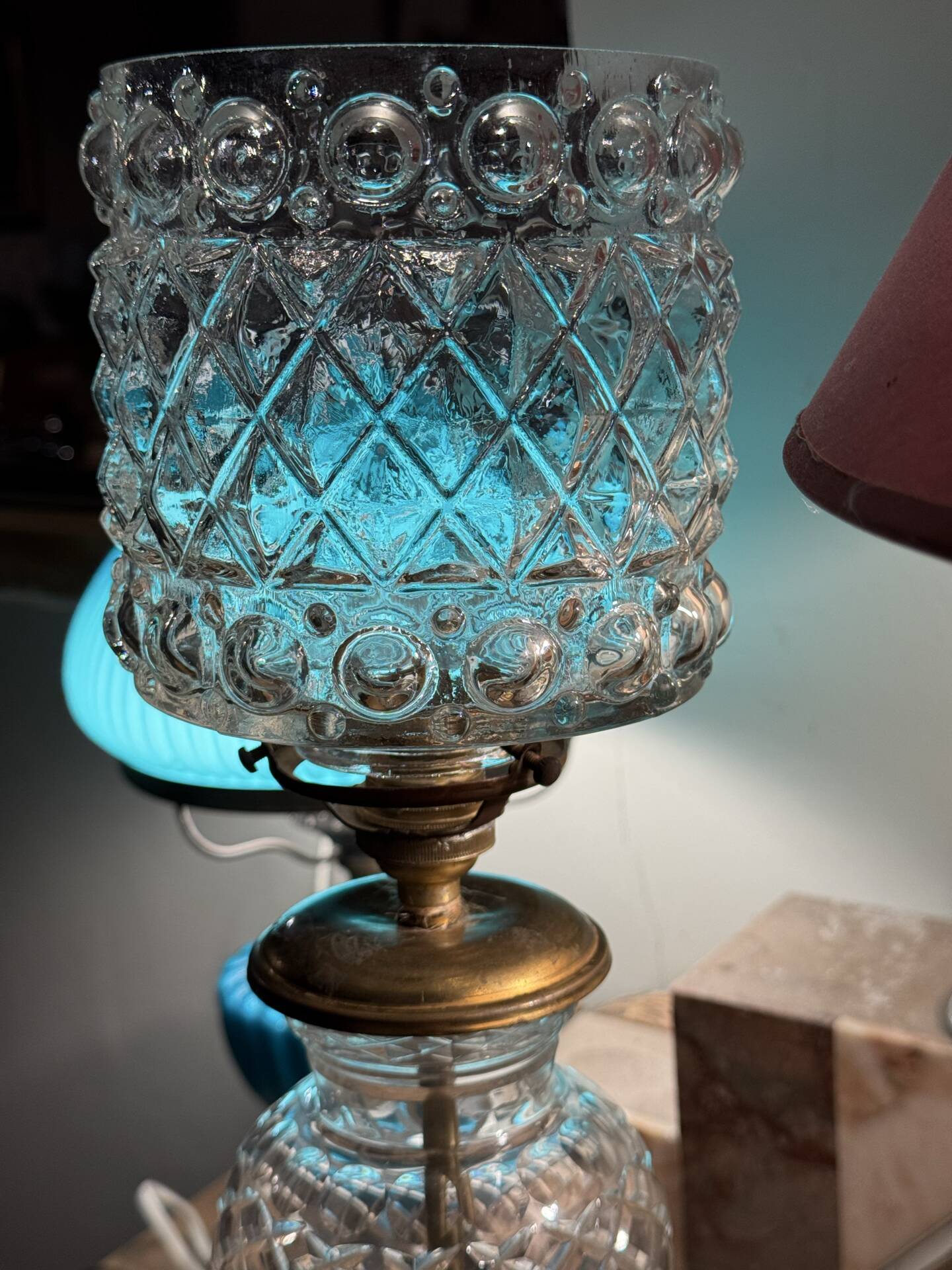 Vintage table lamp in brass and cut glass – Art Deco / Neo style