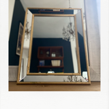 Rectangular mirror with parecloses