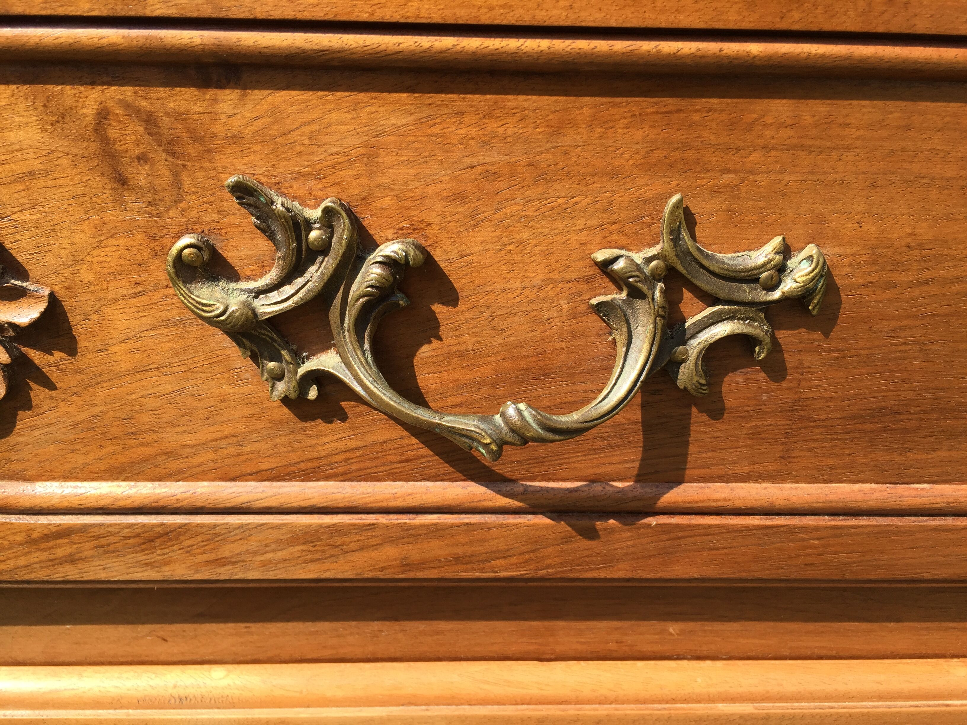 Vintage neo-Louis XV chest of drawers in solid walnut with 3 drawers