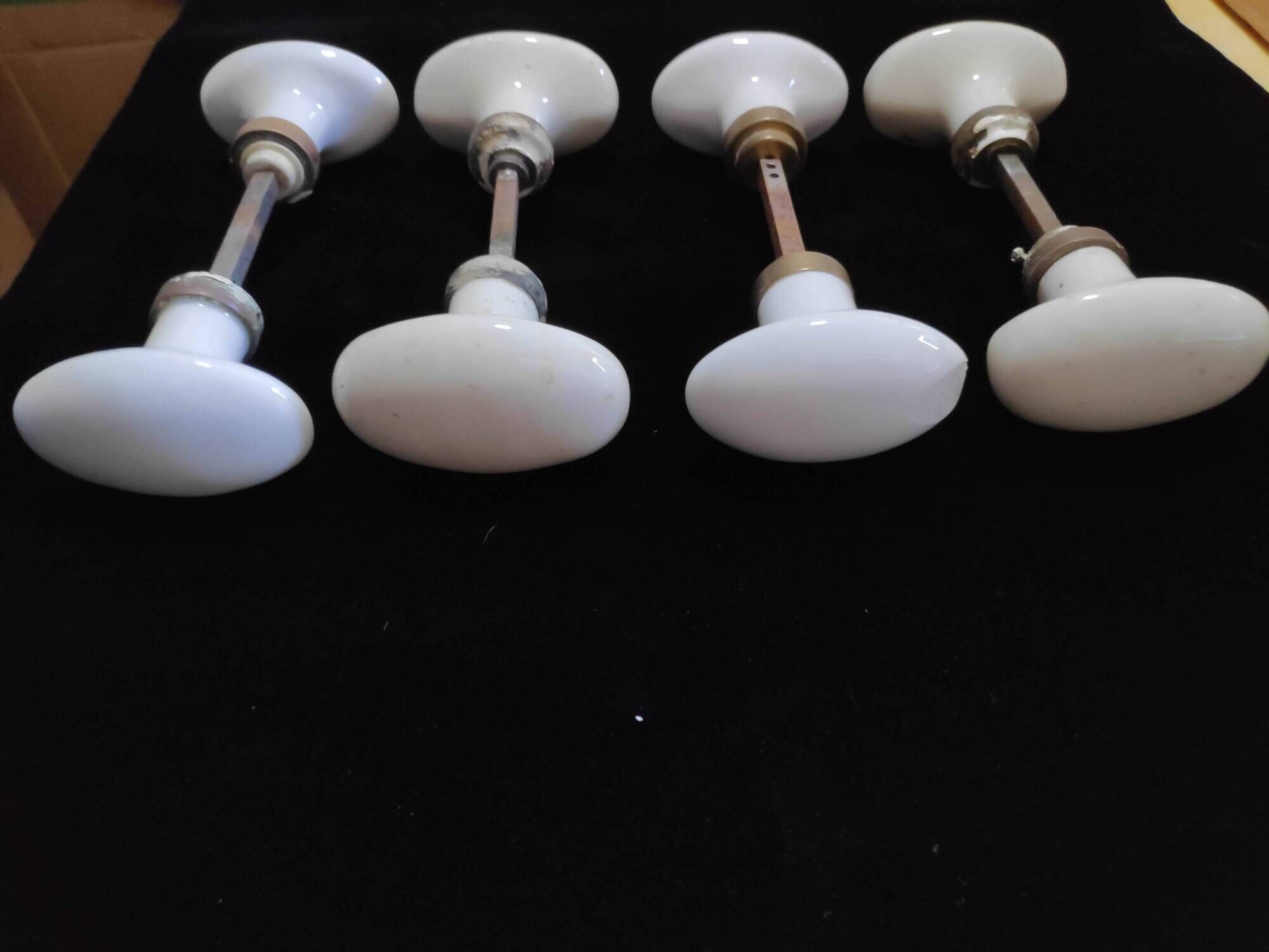 Set of 4 pairs of porcelain handles (B-0023)