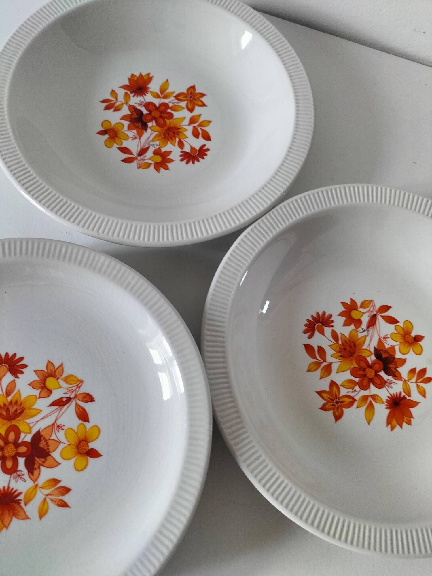 6 flower power plates from the 70s