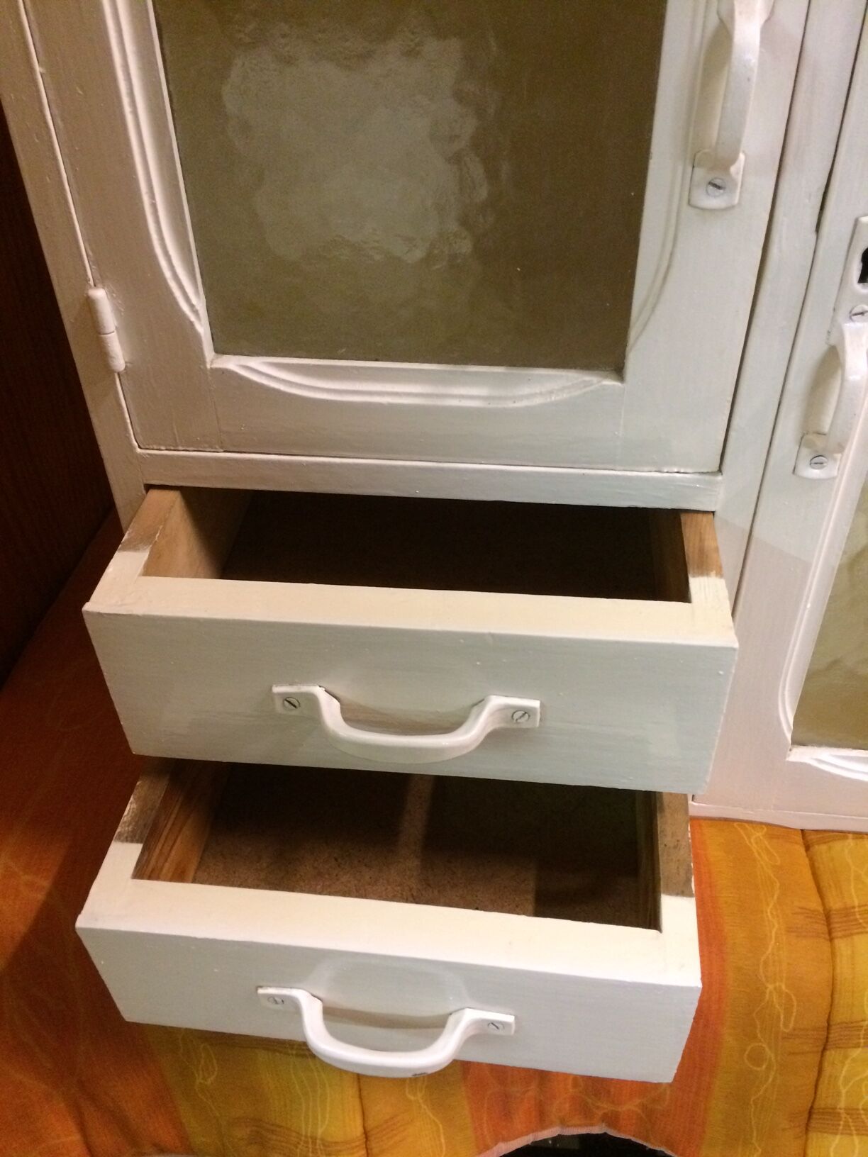 Old medicine cabinet - 50s