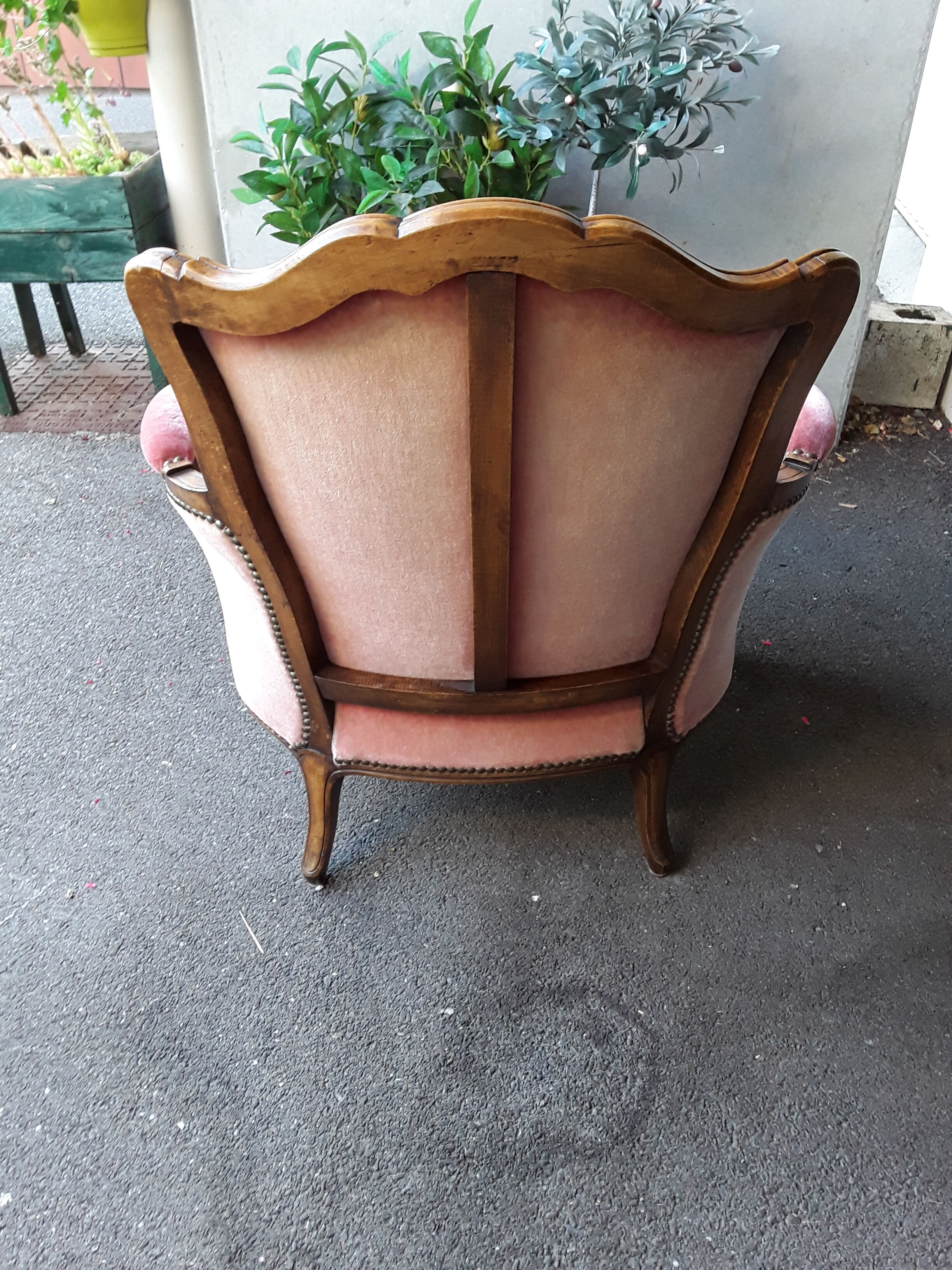 Louis XV-style shepherdess chair