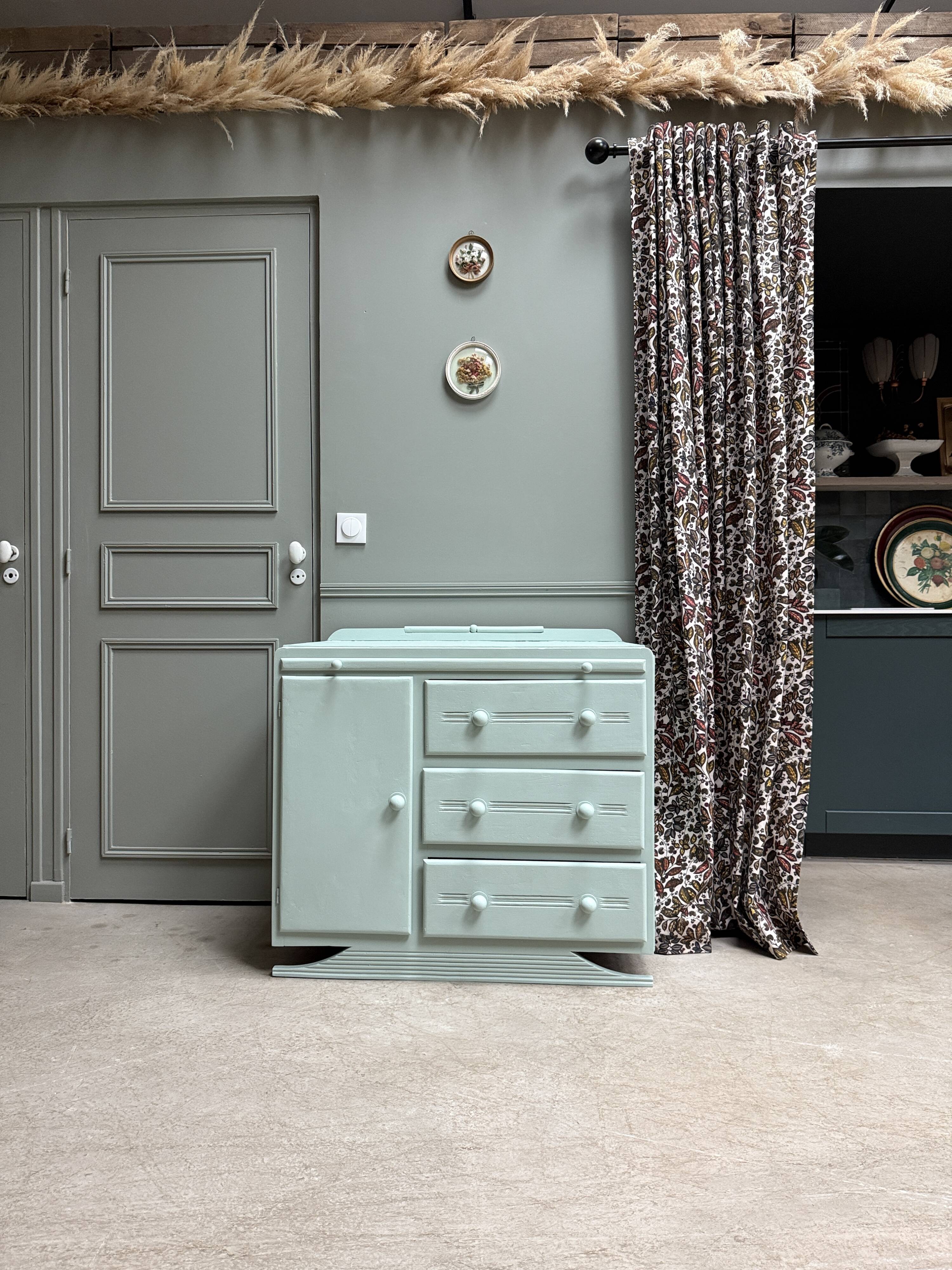 Art Deco chest of drawers