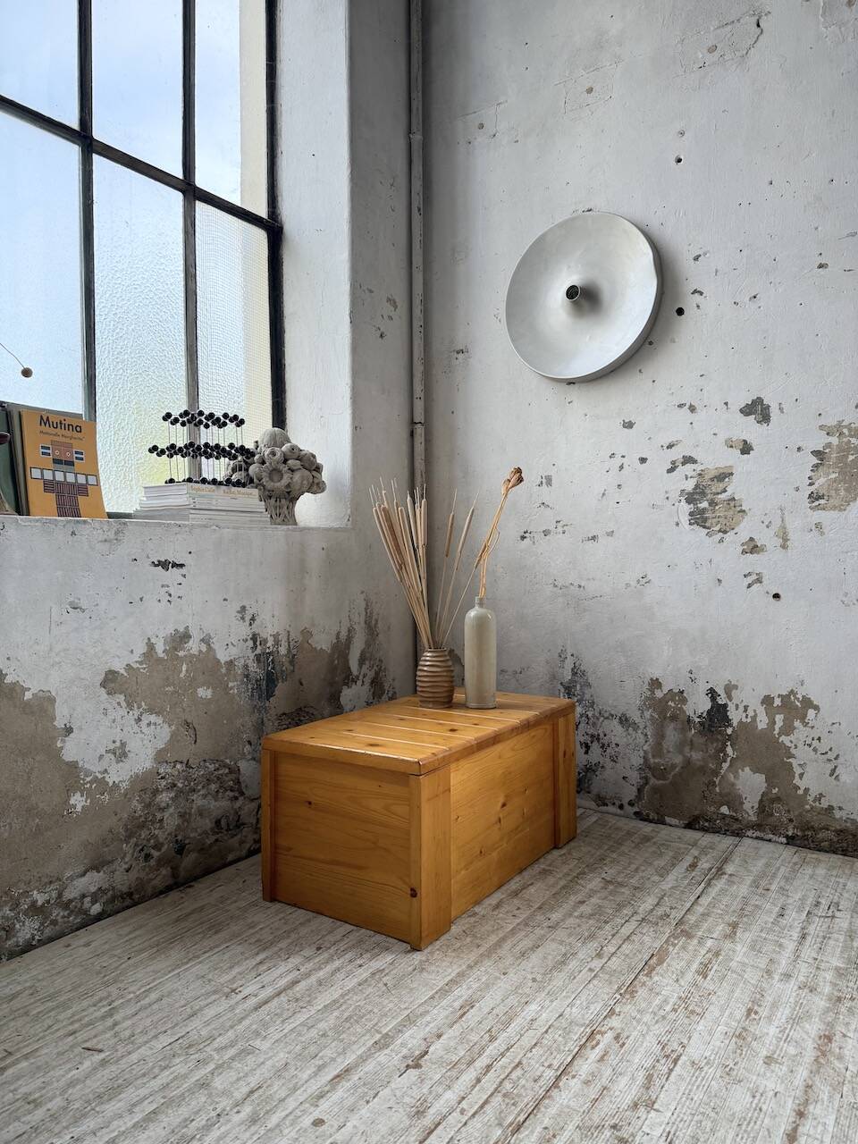 Chest or coffee table Perriand Les Arcs 1800