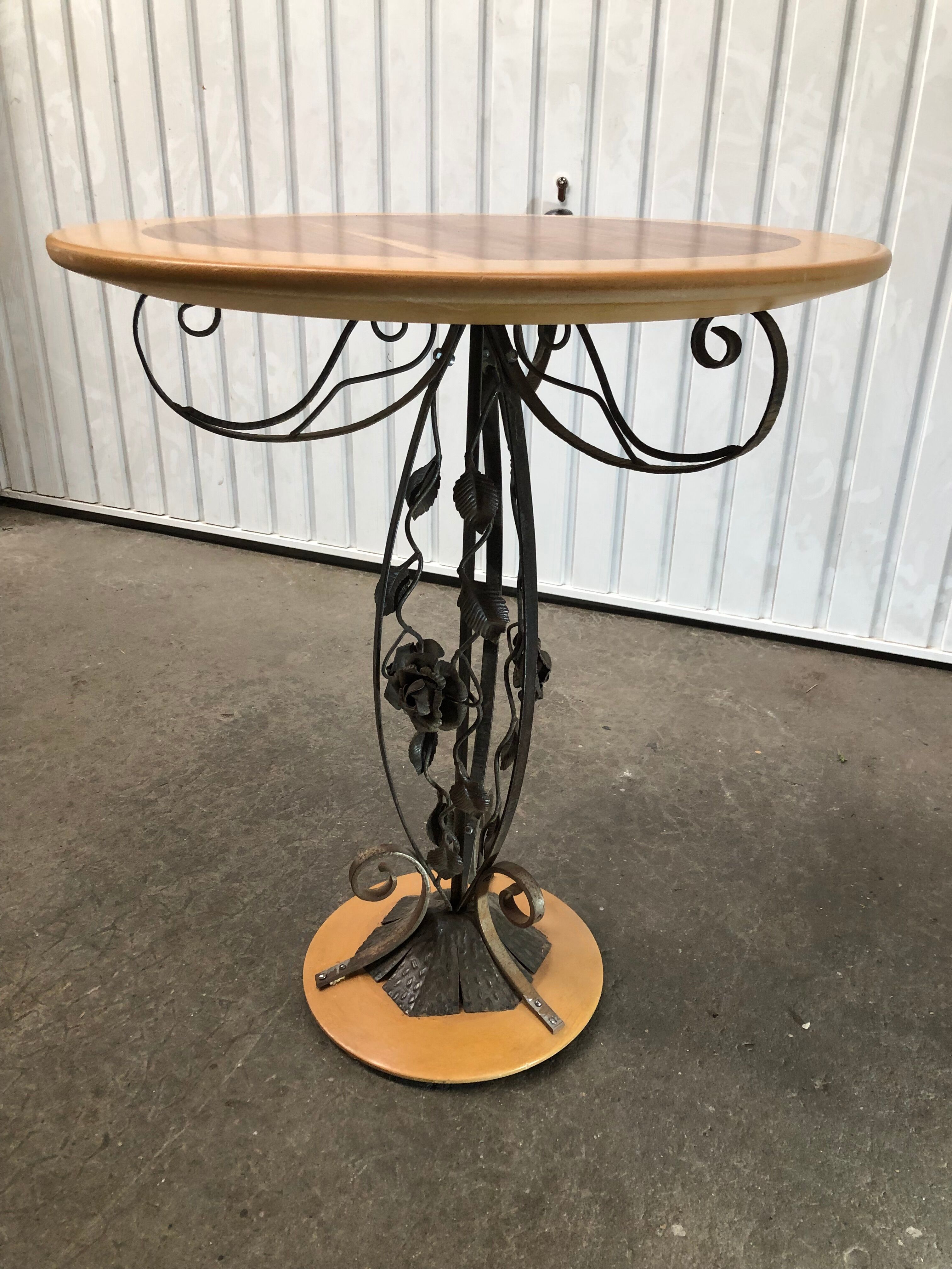 Art deco style pedestal table