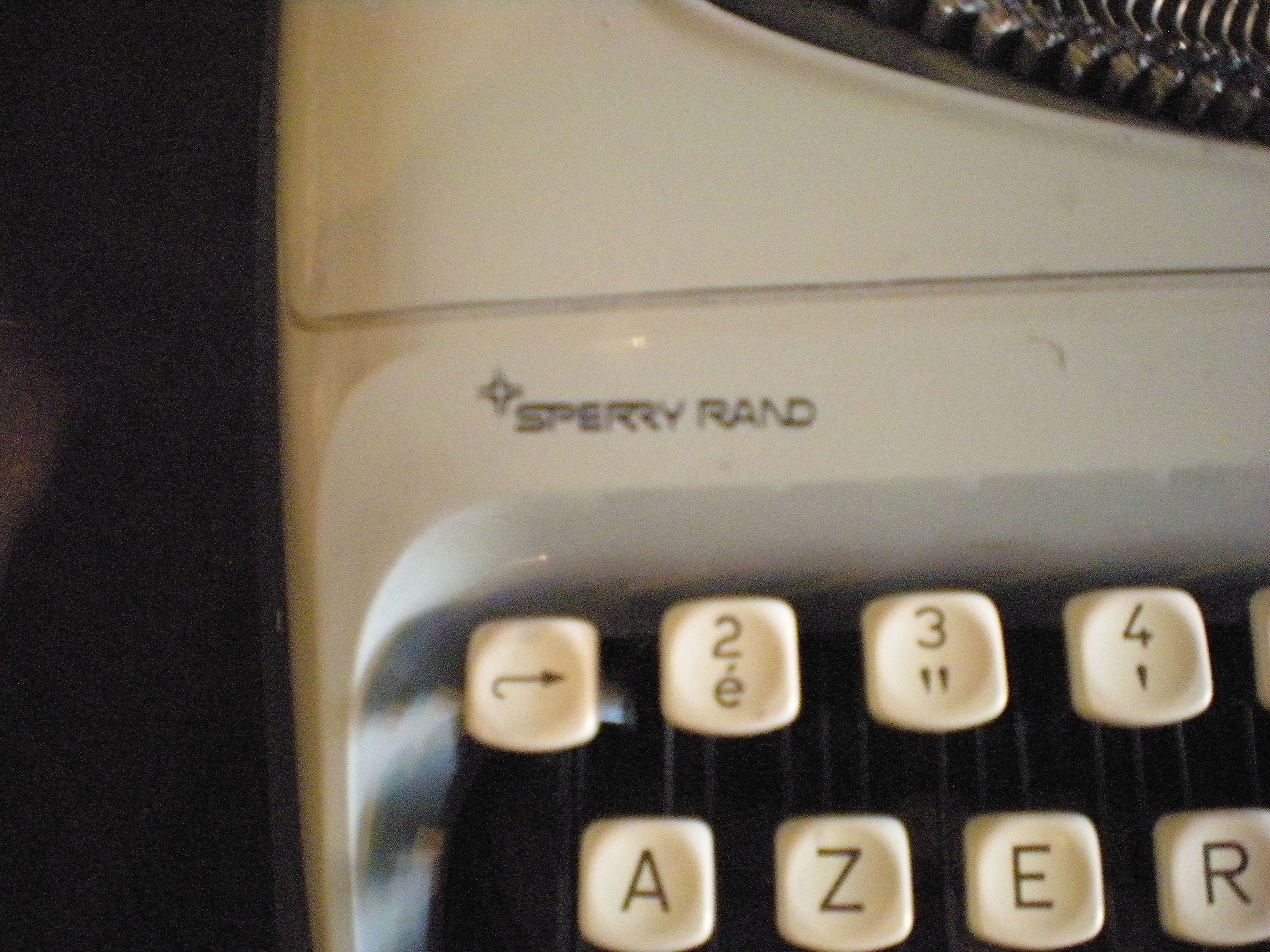 Remington Envoy - Sperry Rand typewriter