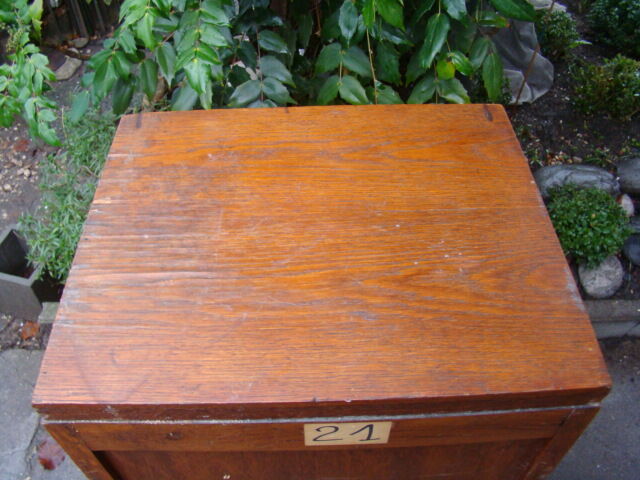 Workbook with curtain in oak