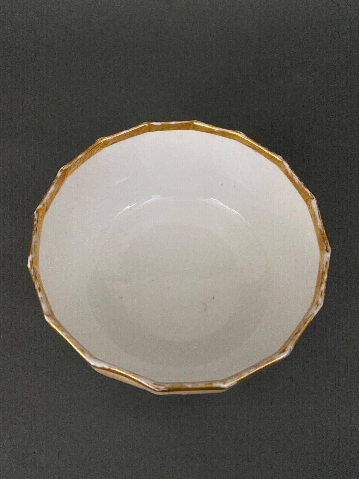Japanese cup with cut sides, rich decoration with golden highlights, early 20th century