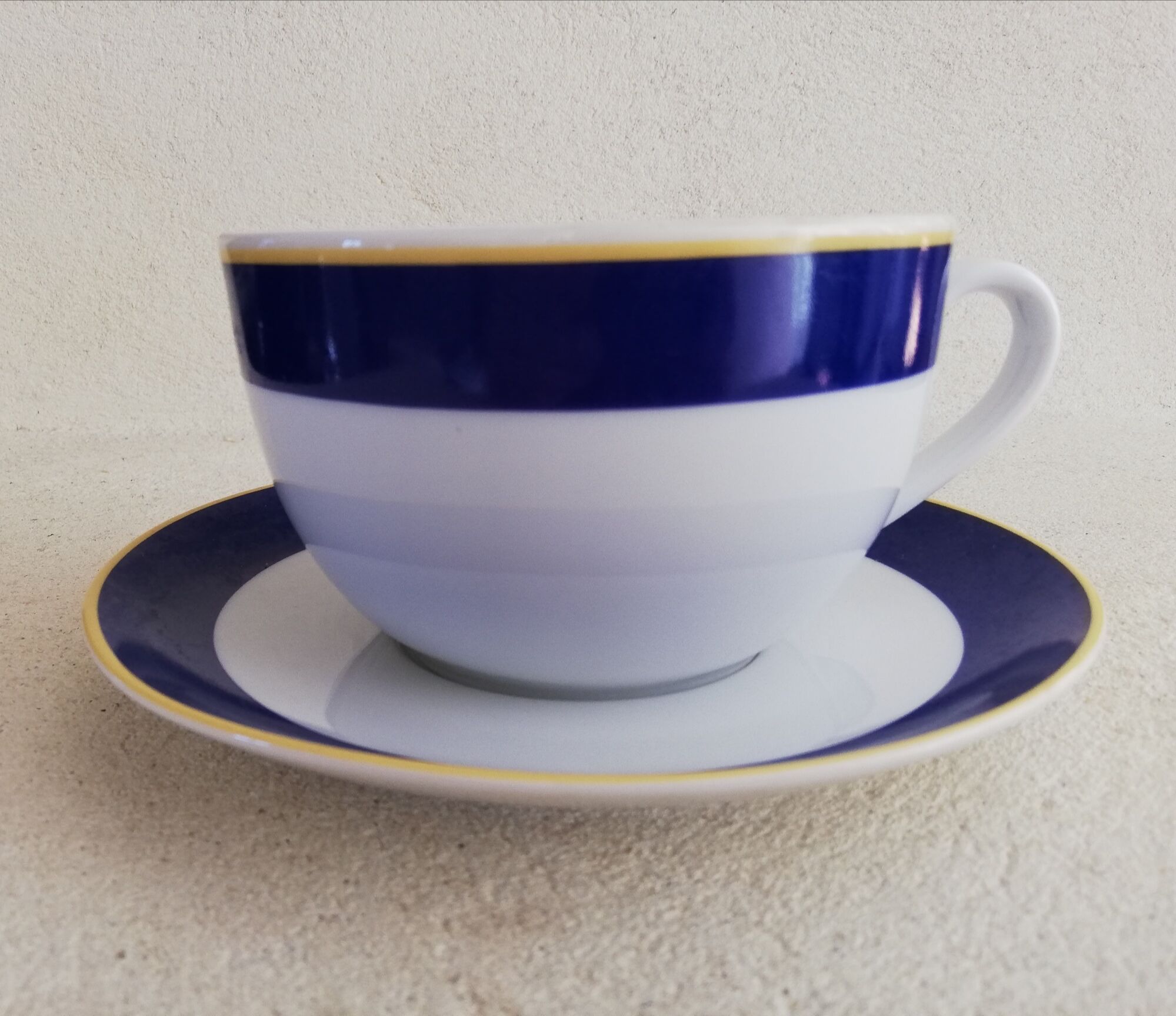 2 cups and their saucers Le Printemps