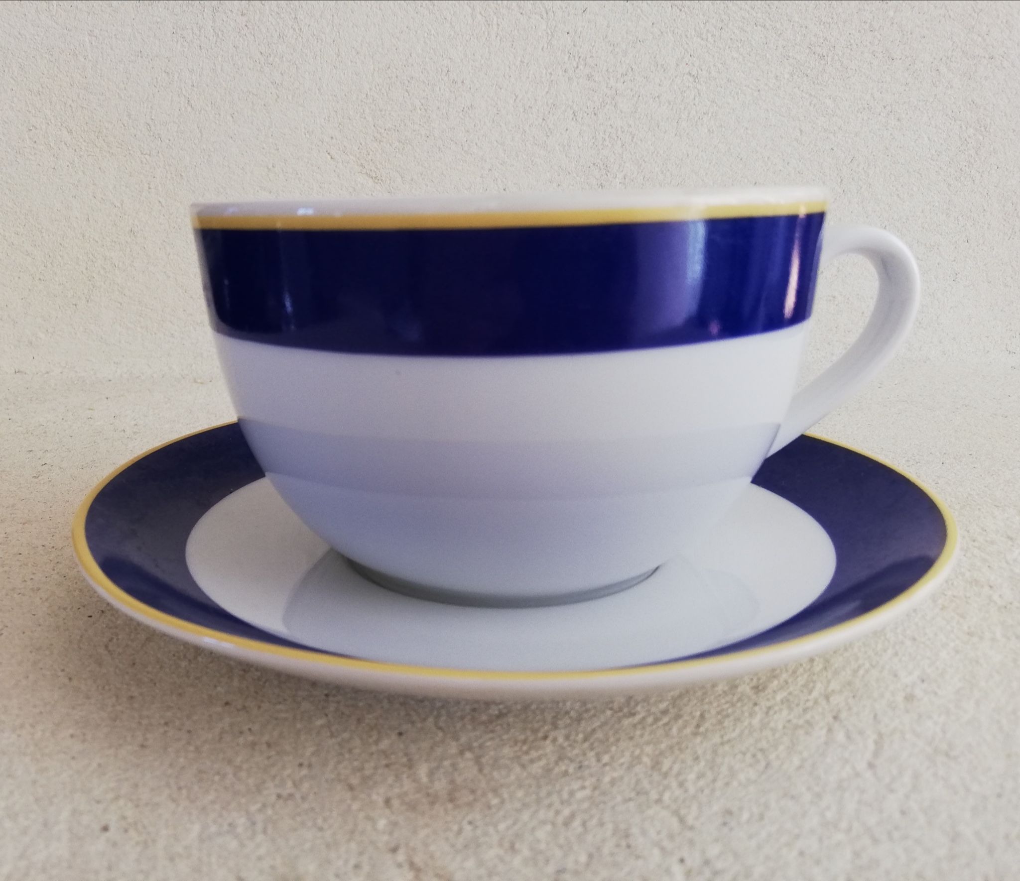 2 cups and their saucers Le Printemps