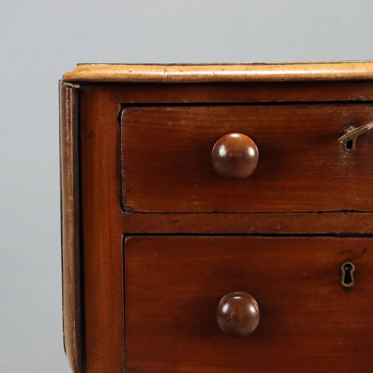 Petite table ancienne victorienne en acajou avec incrustations, Angleterre, XIXe siècle