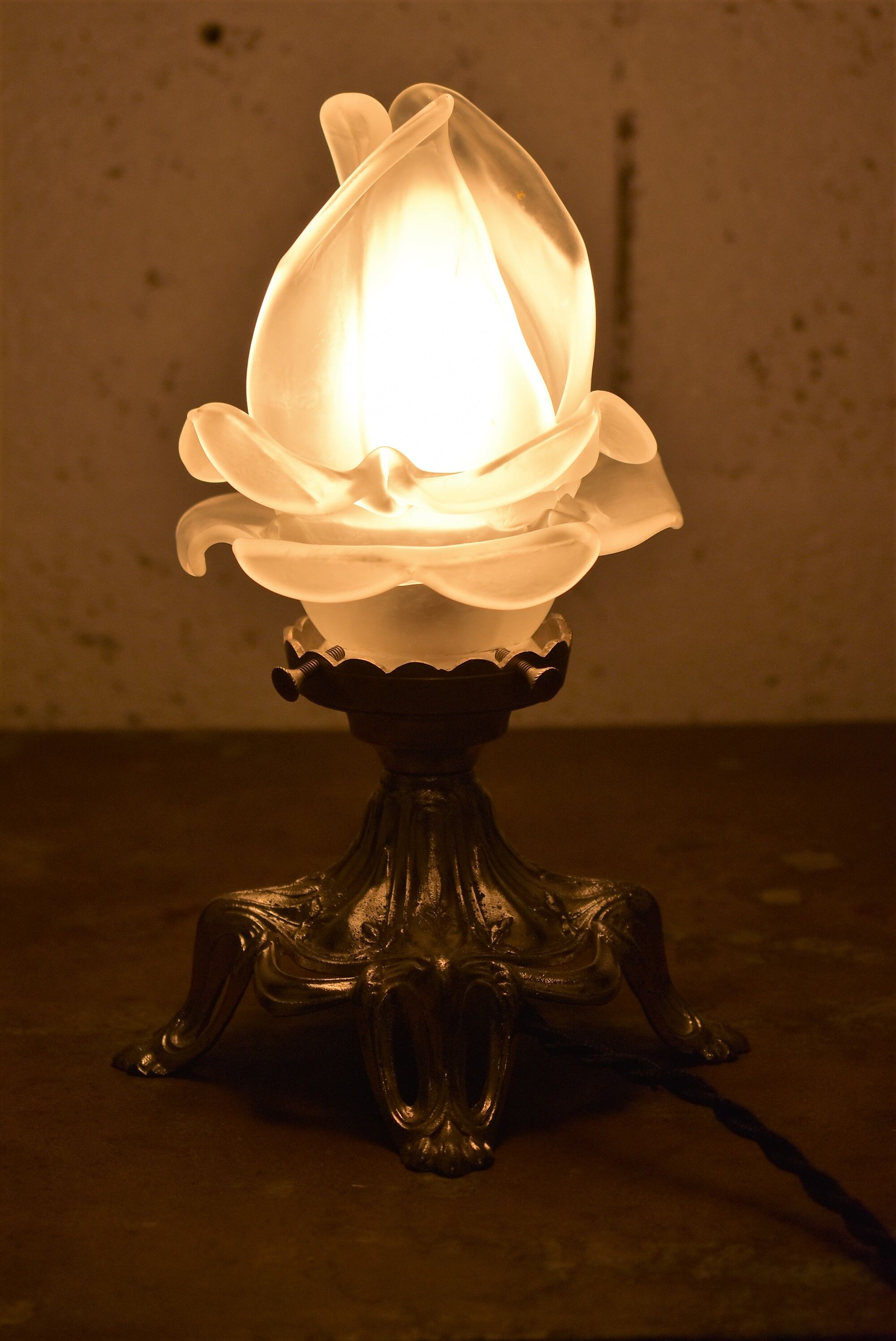 Art deco lamp their in glass paste