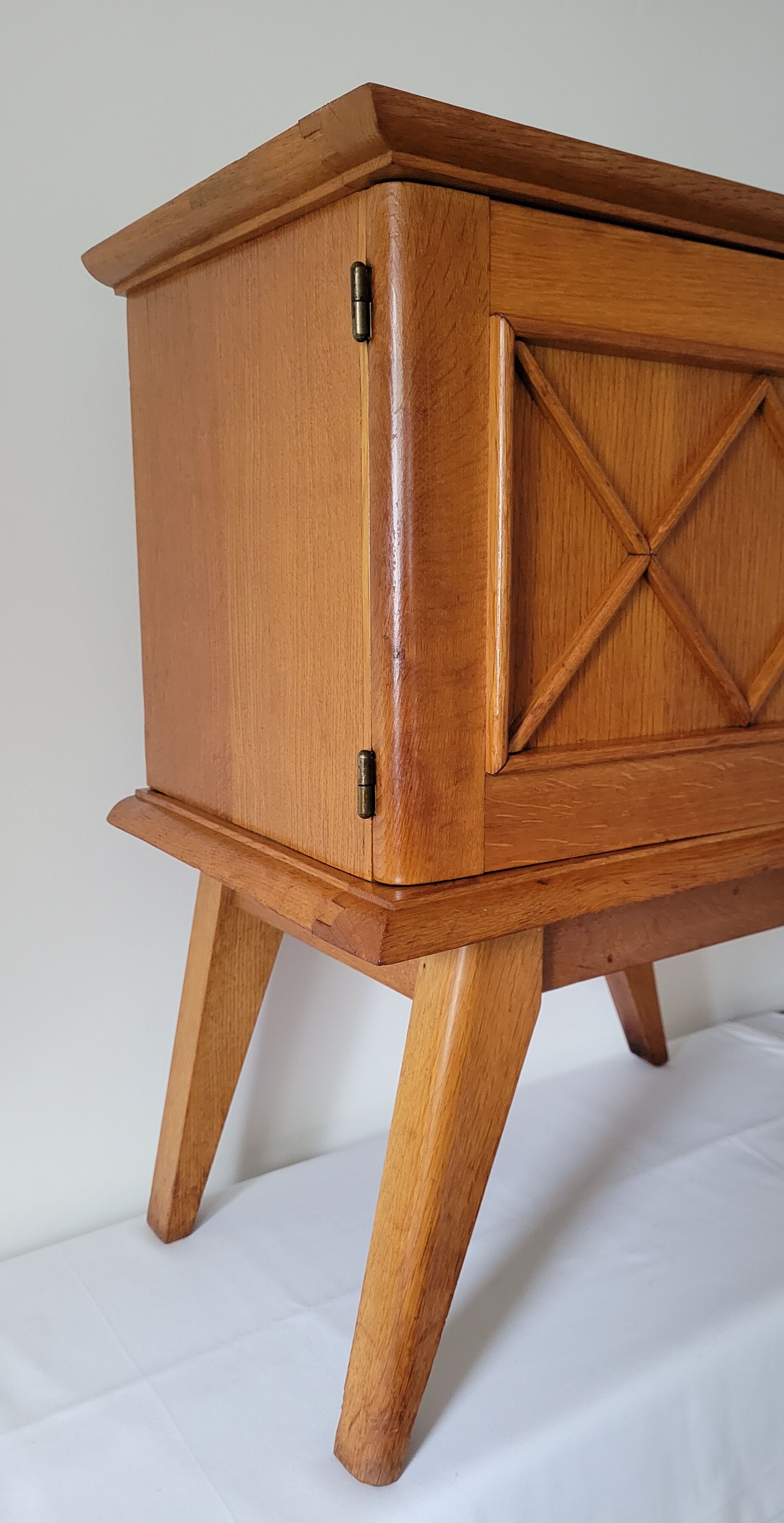 Bedside table compass legs