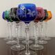 Série de 10 verres anciens multicolores en cristal ciselé
