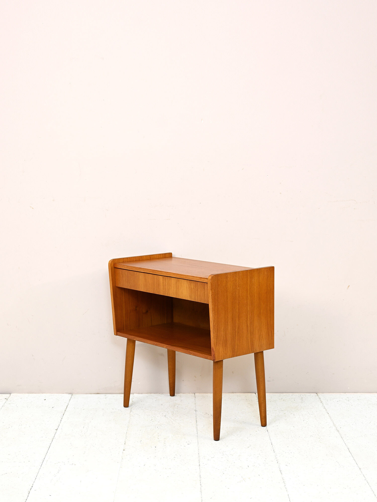 Nordic nightstand 50s