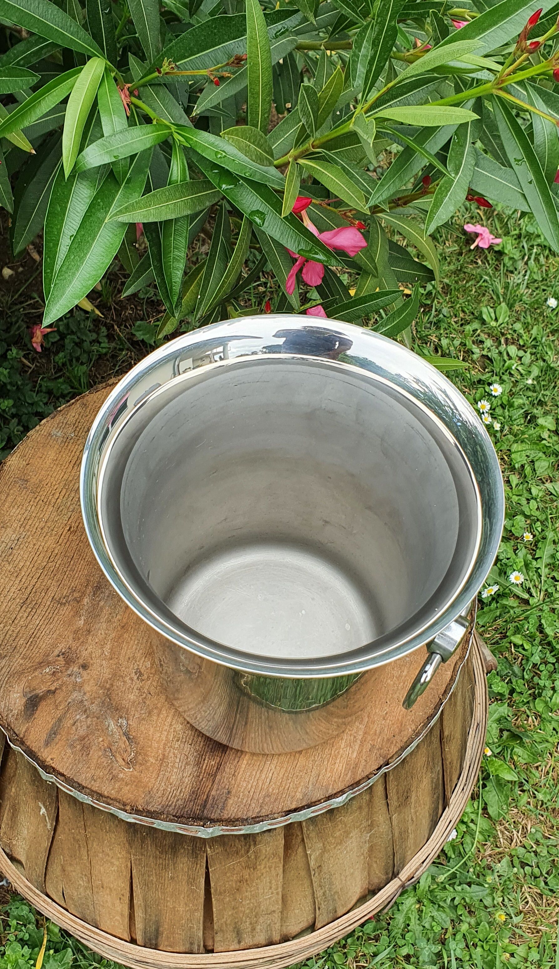 Champagne bucket