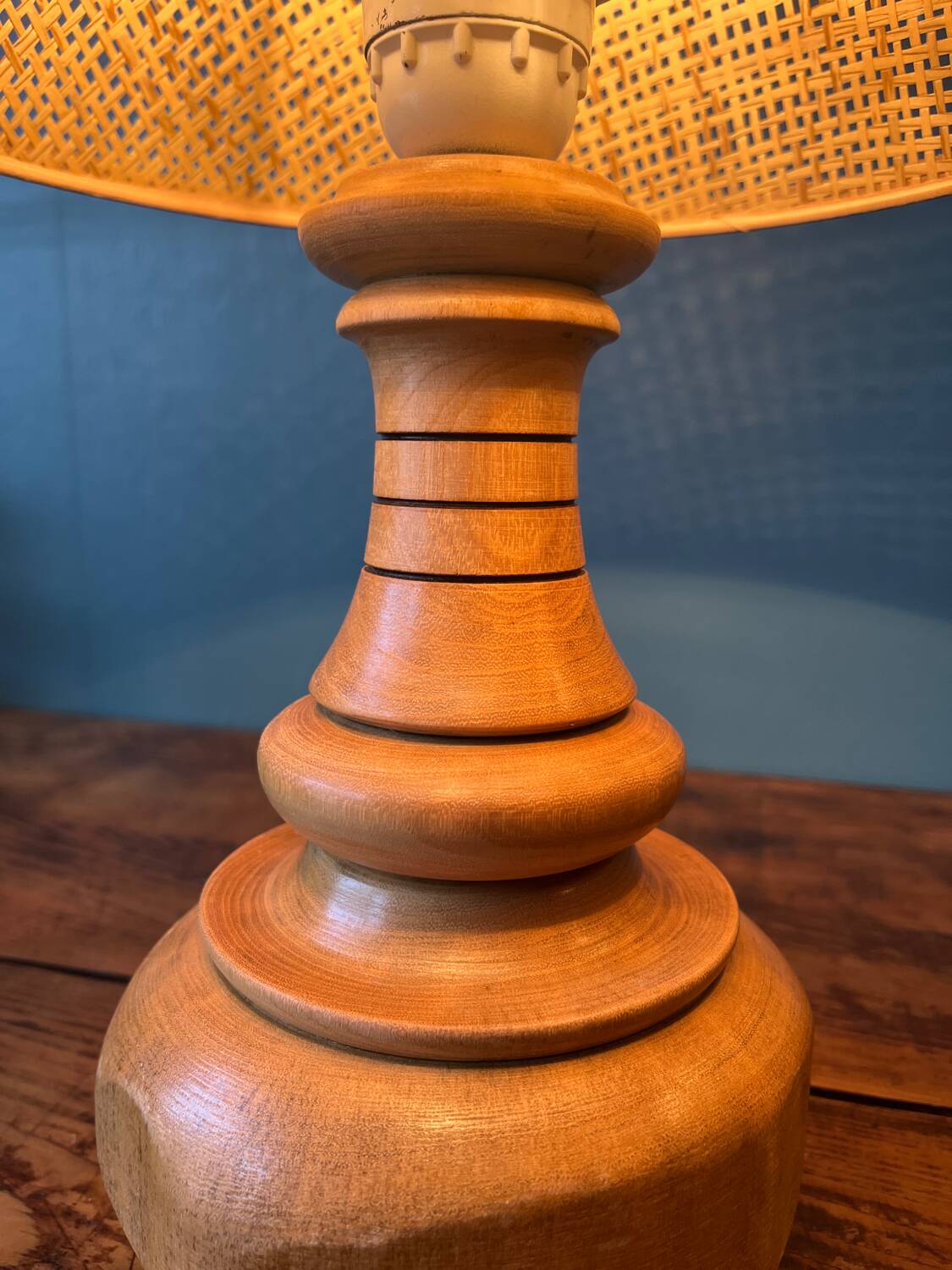 Table lamp with solid wood base, manual work