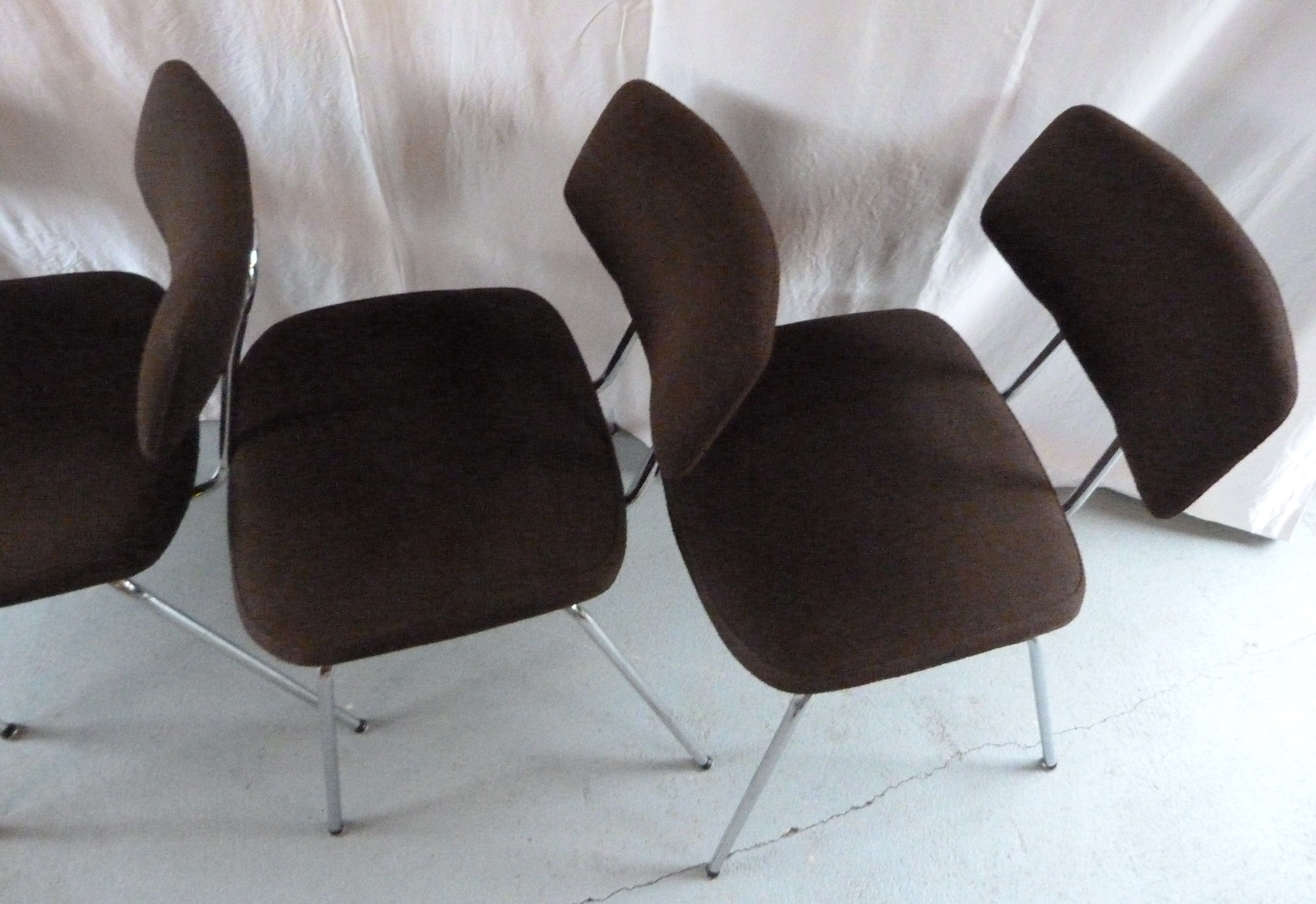 Suite of 4 chairs