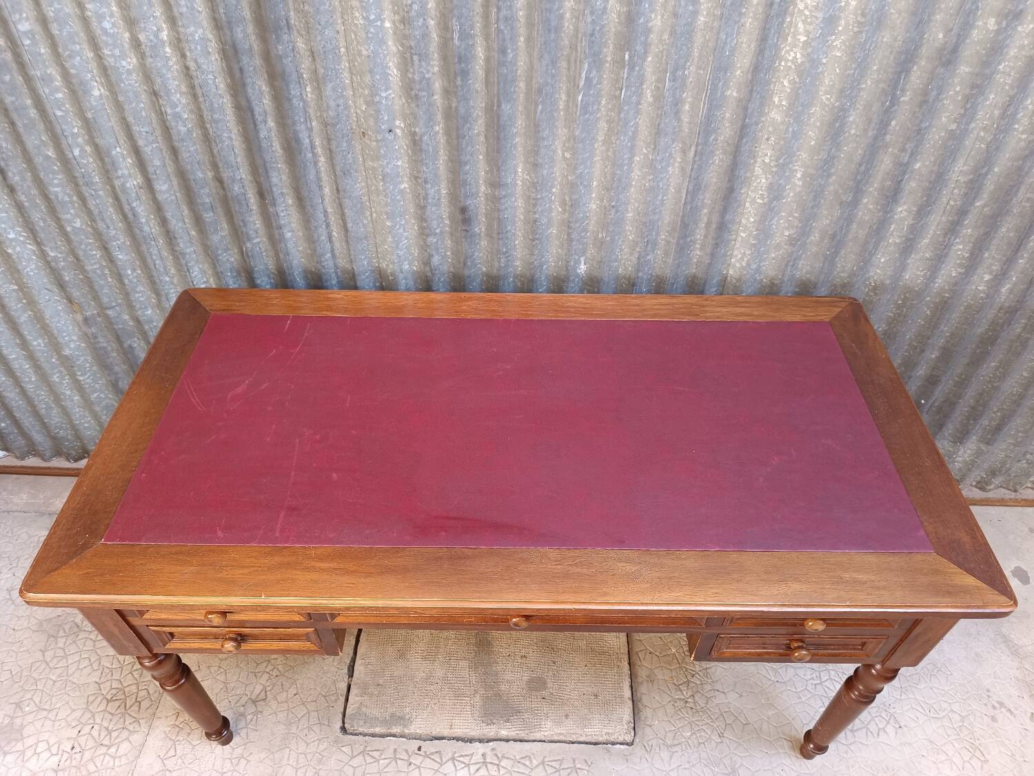 Directorate style minister's desk