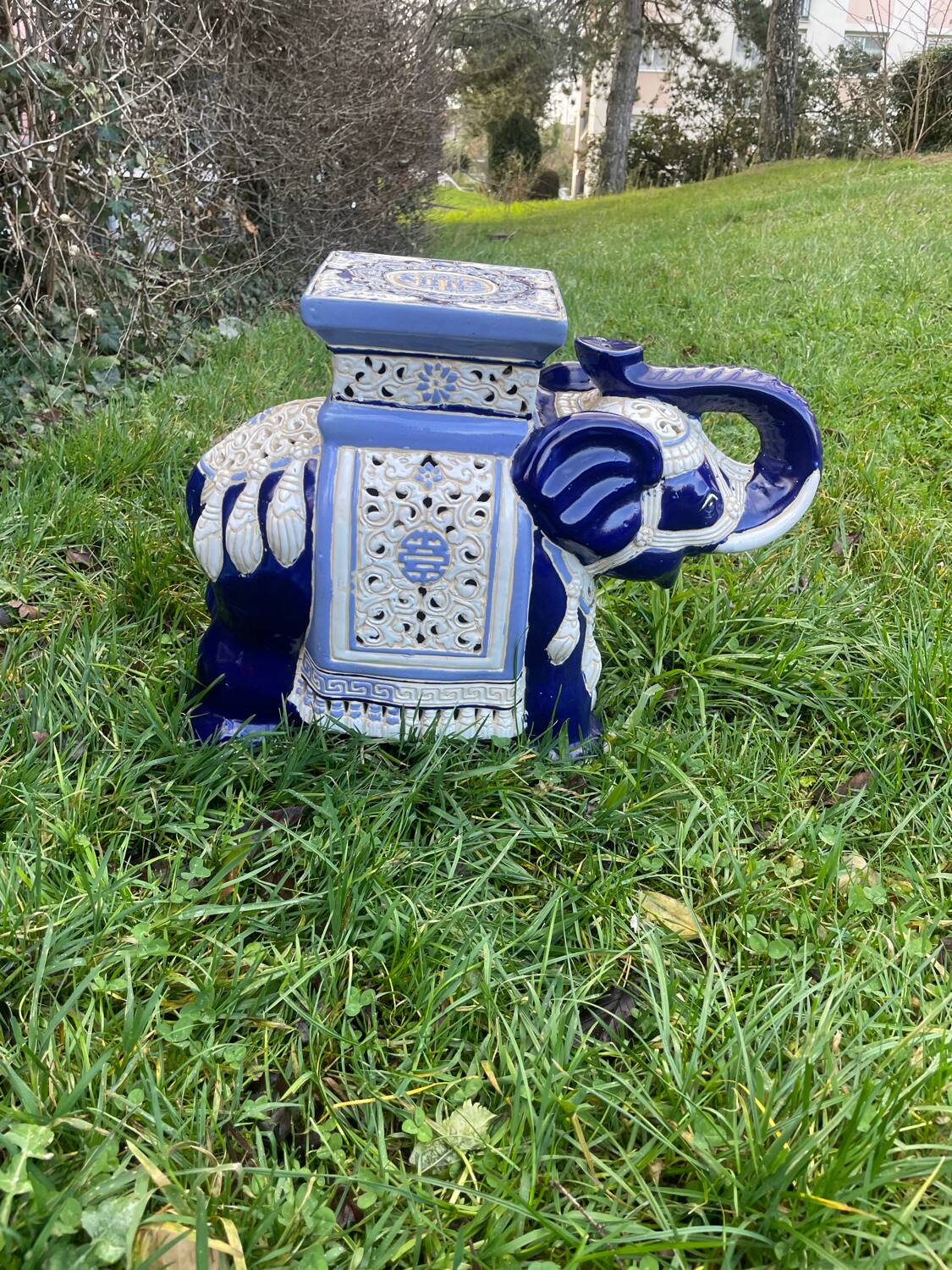 Porte plante, table d’appoint éléphant